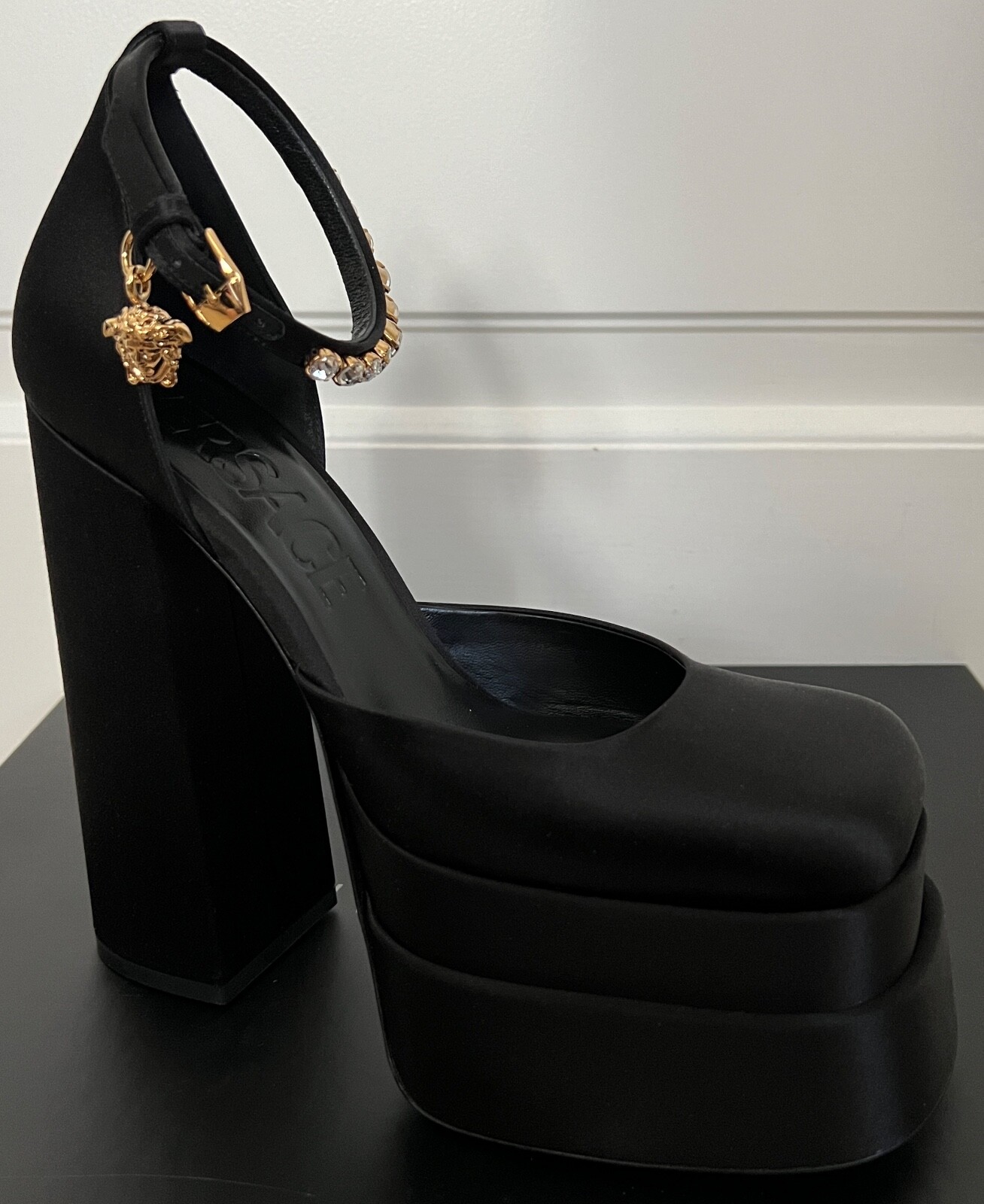 NIB Versace Medusa Aevitas Black Satin Crystal Logo Platform Pumps Sz 39.5 $1575