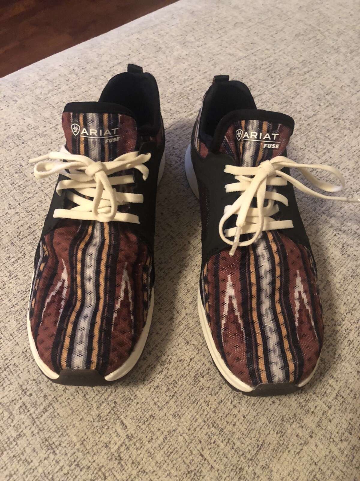 Women’s Ariat Burgundy Serape Casual Fuse-10038348. EUC.