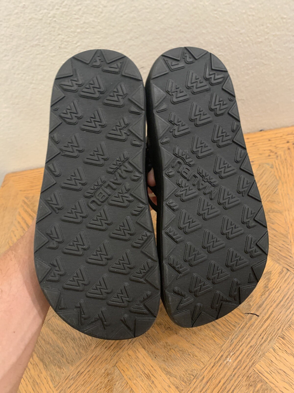 New Malibu Woven Sandals in Black size US M5 Women’s 7
