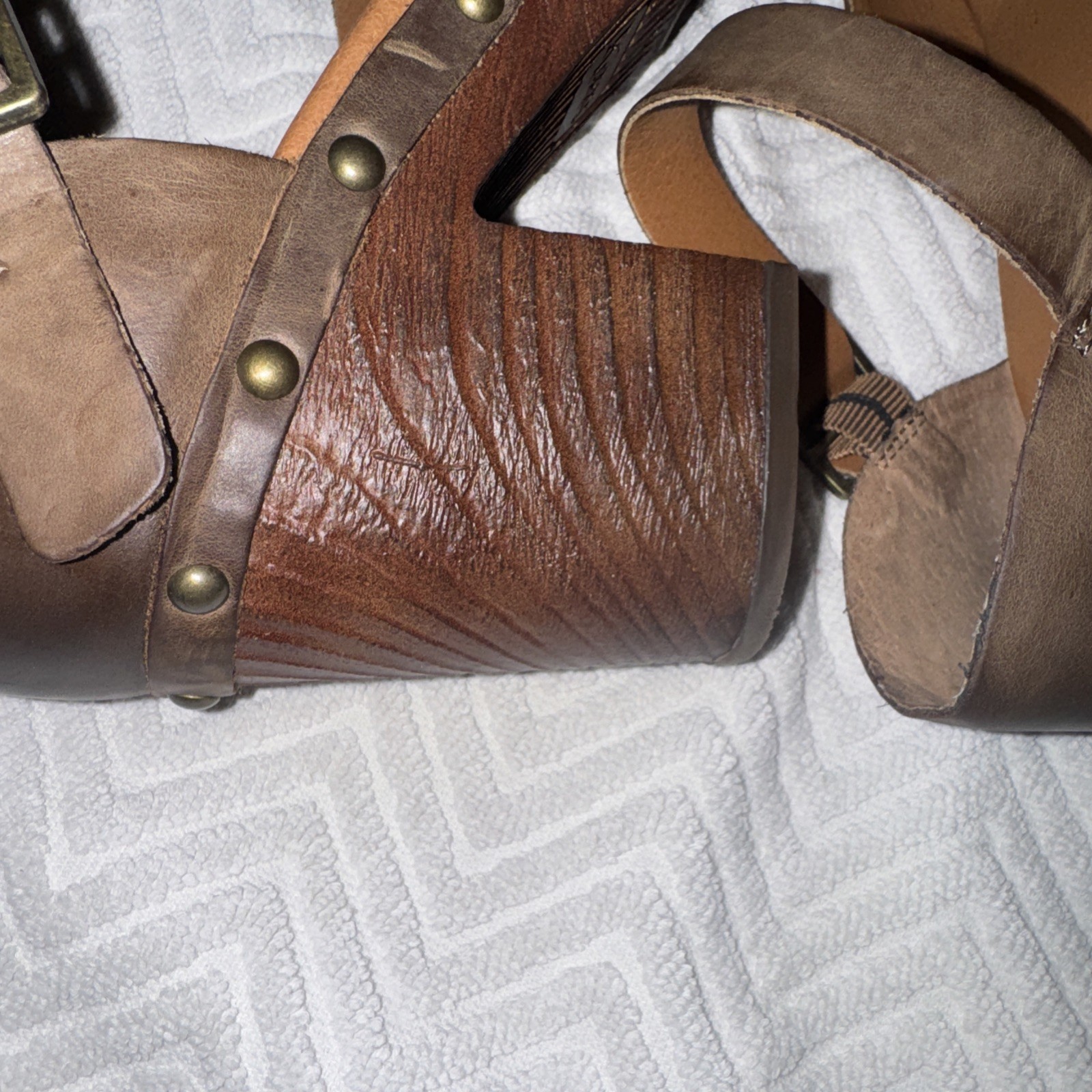 Korks Evah Clog Chunky Wood Heel Mushroom Brown Leather Studded Strap Y2K Sz 8