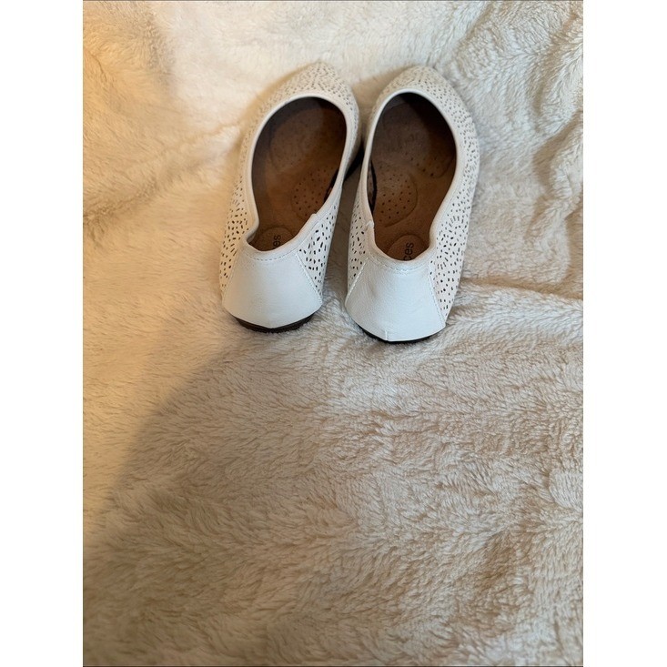 Maurices June White Laser Cut Eyelet Pointed Toe Flats Shoes Womens 6M