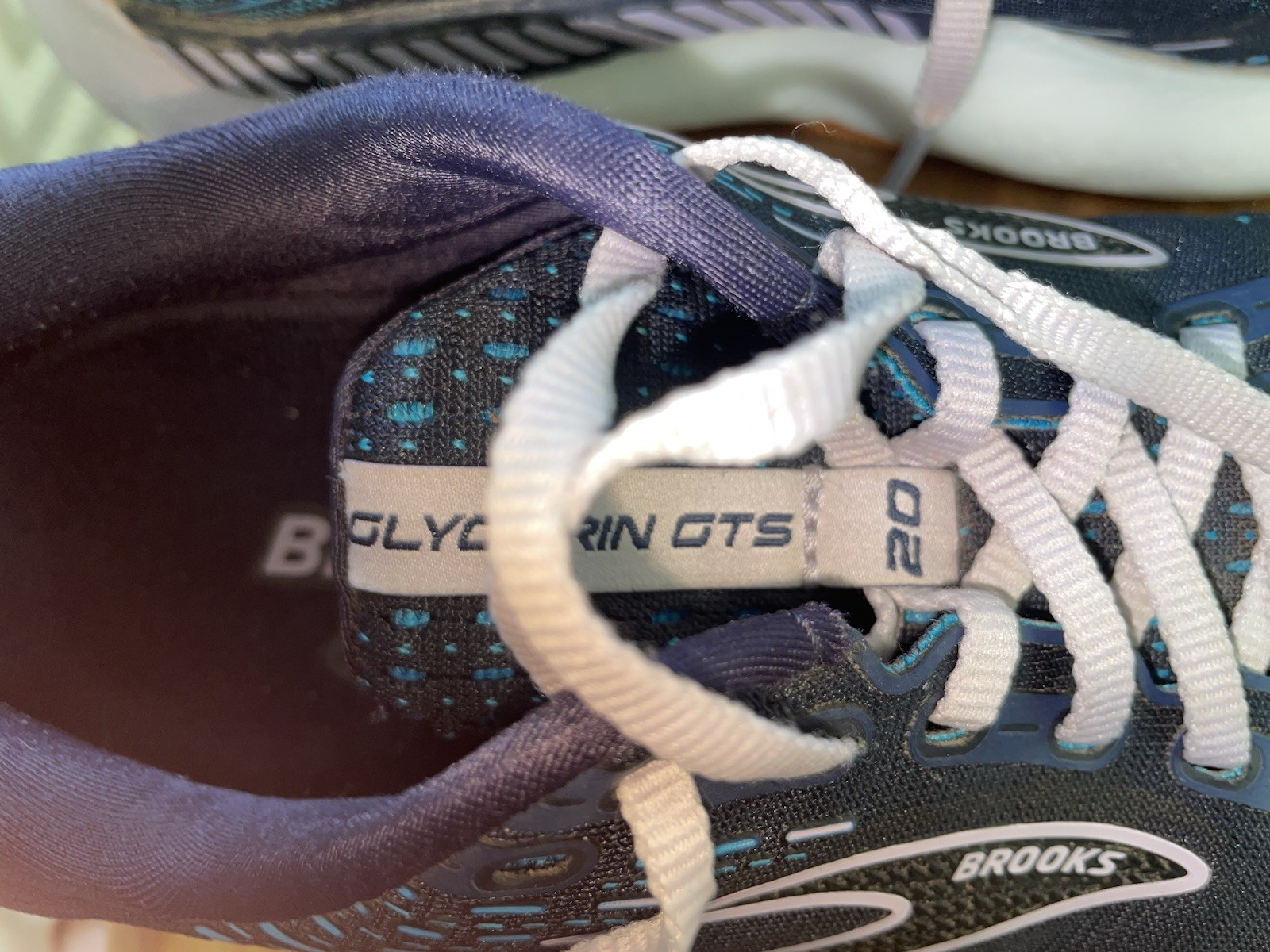 Brooks Glycerin GTS 20 Women’s Athletic Shoes Navy Blue Size 9 M Excellent