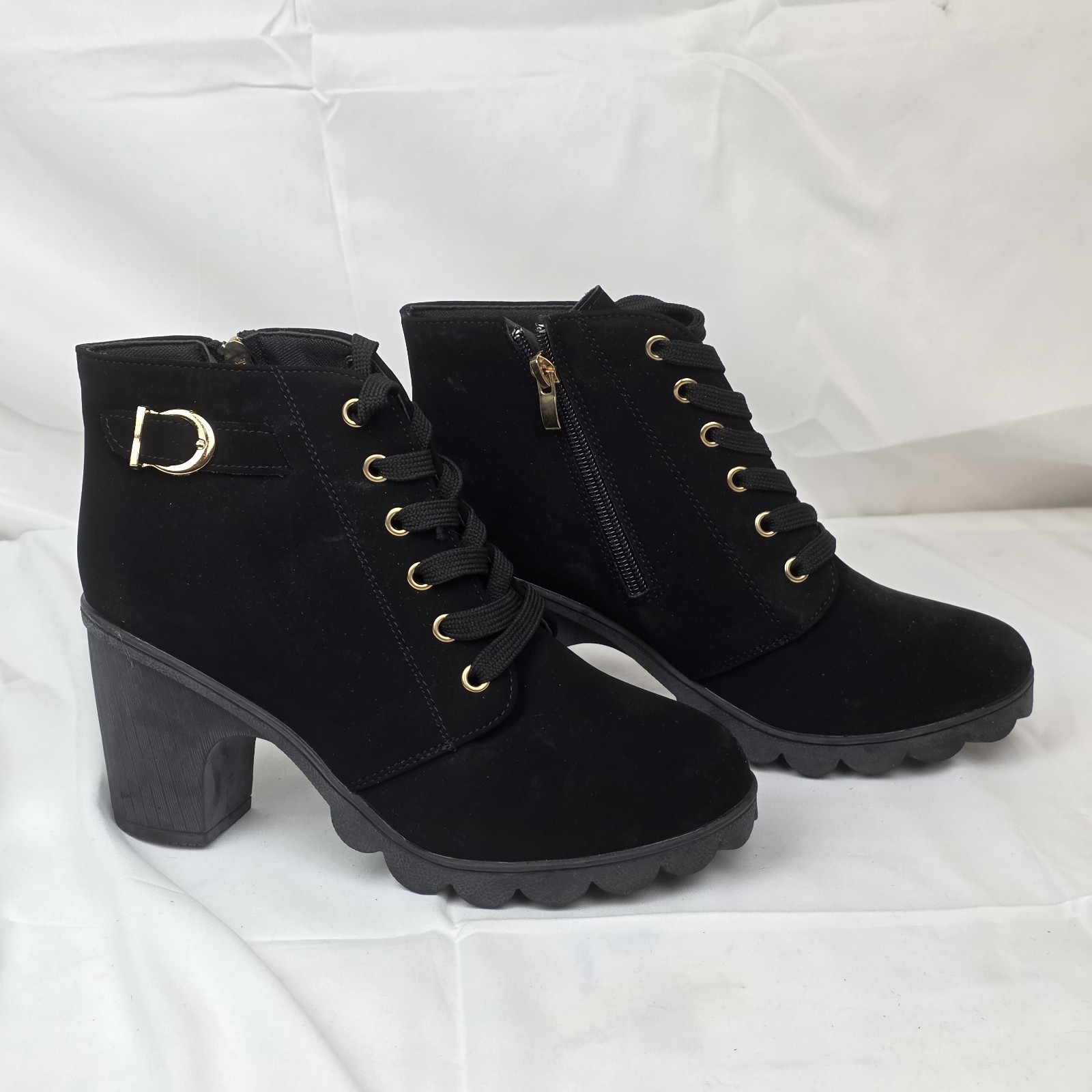 Women’s 40 EU Black Lace Up Ankle Booties Chunky Heel Lug Sole Side Zip