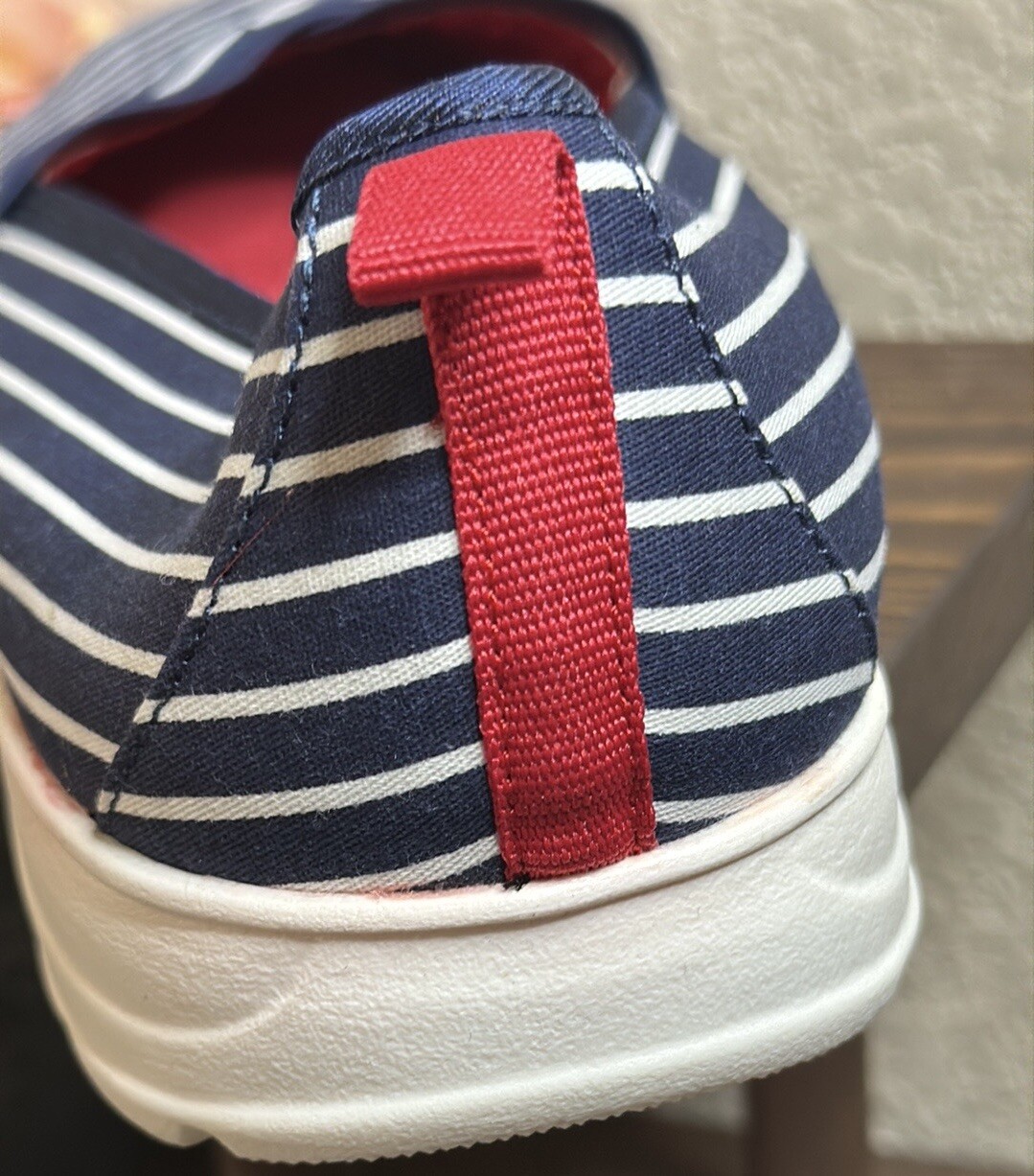 Land’s End Woman’s Deep Sea Navy Blue Stripe Lightweight Gatas Slip On Size 9.5D