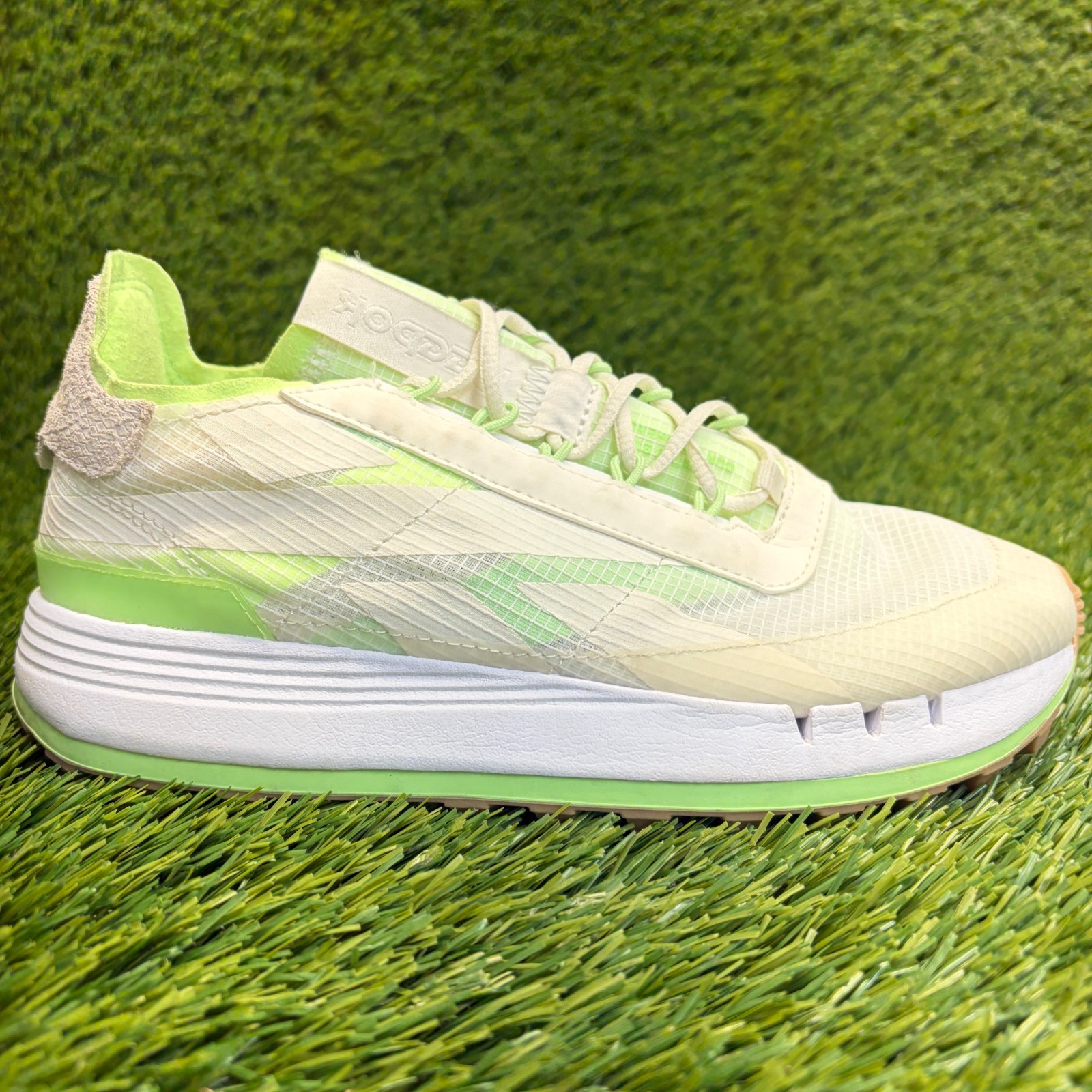 Reebok Legacy 83 Chalk Womens Size 6 Cream Green Athletic Running Shoes Sneakers
