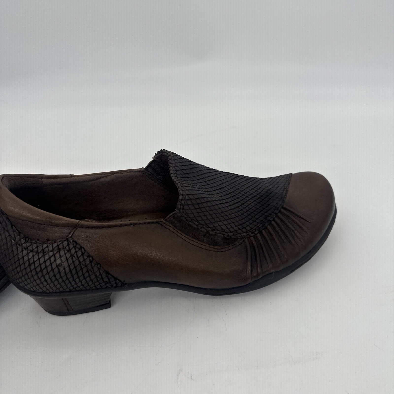Earth Dorado Loafer Bark Brown Textured Cuban Heels Leather Slip Ons Women 8B