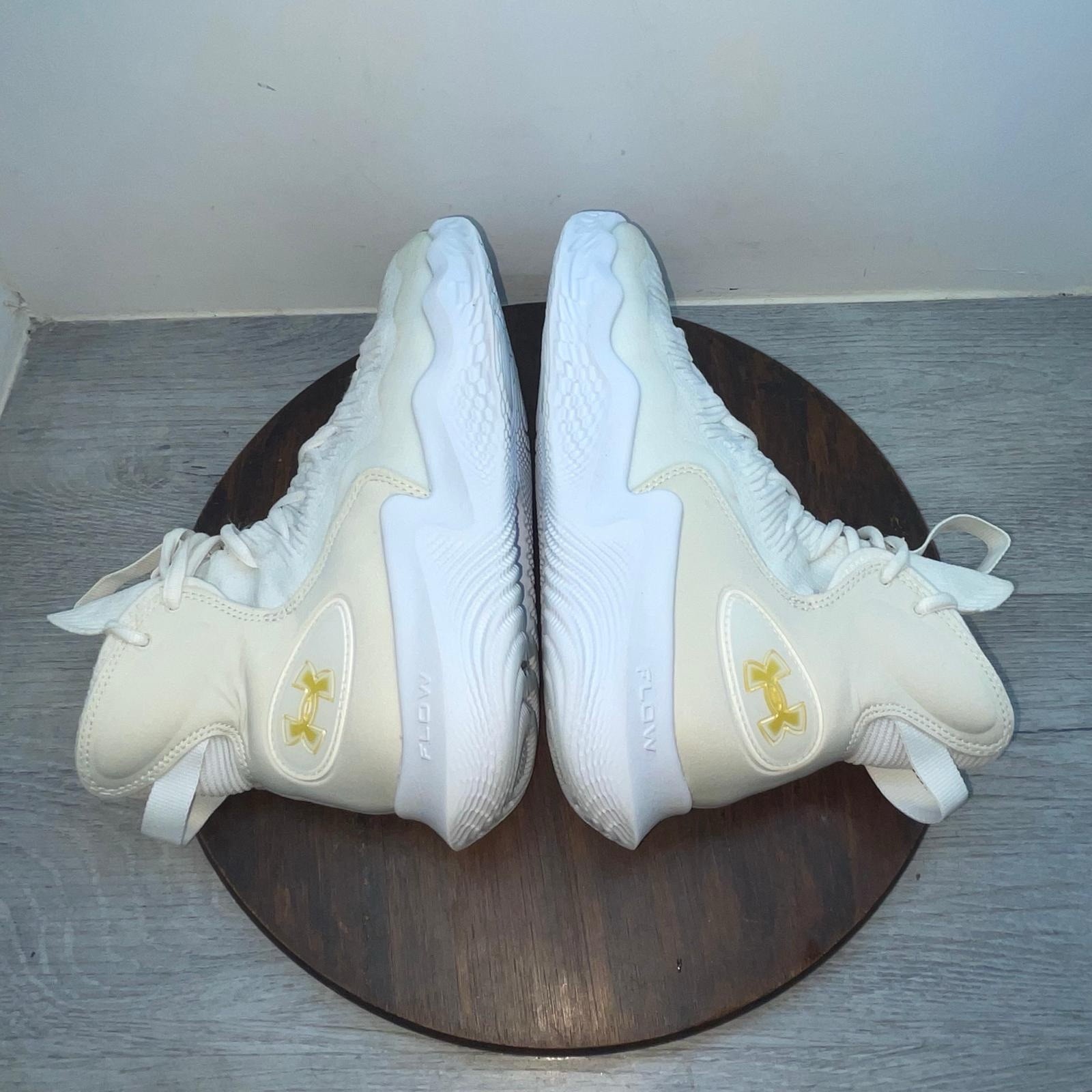 Under Armour Womens Flow Ace Highlight White Basketball Shoes Sneakers Size 8.5