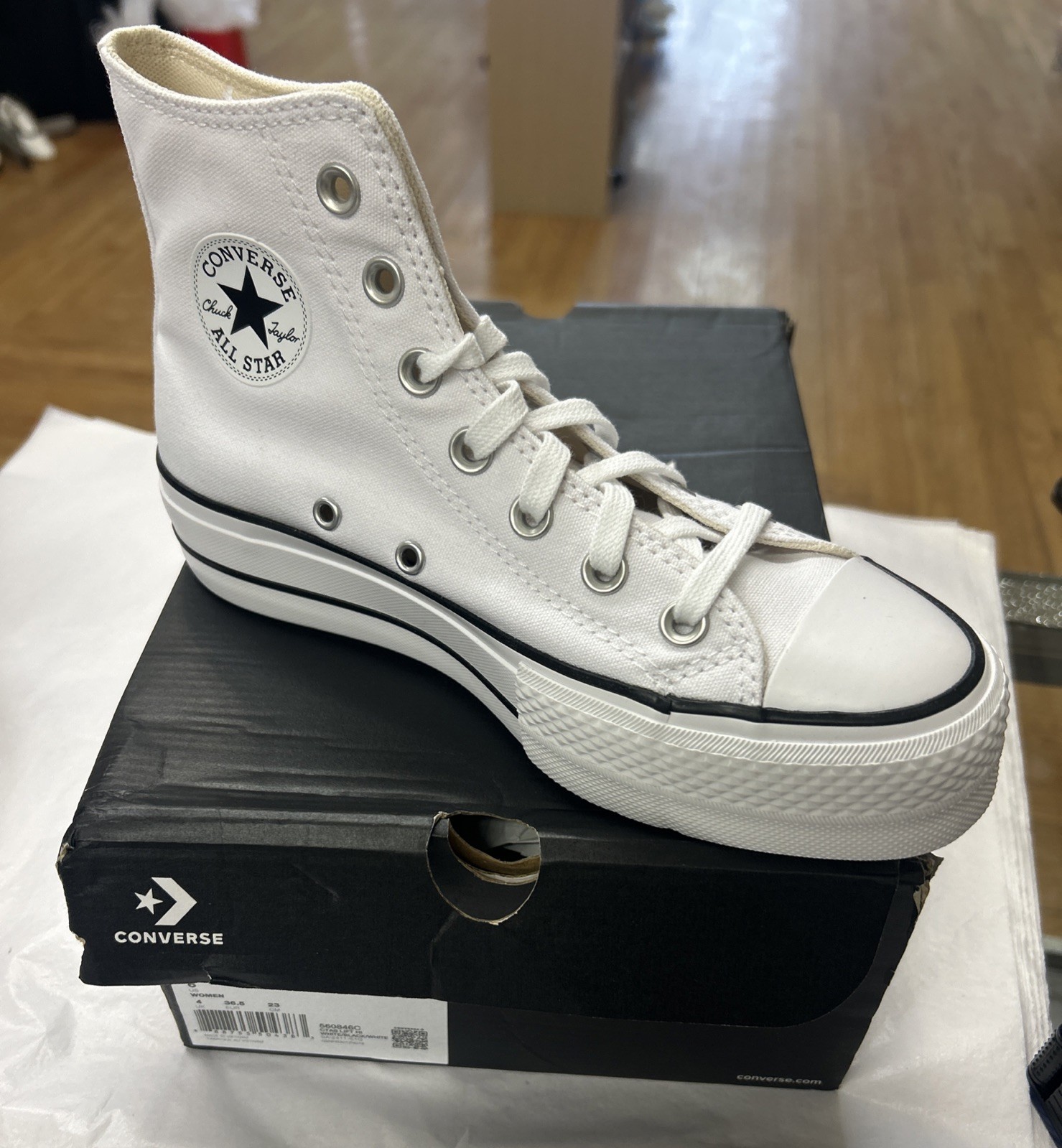 New Converse Chuck Taylor All Star Lift Hi Canvas Shoes (560846C) – White Size 6