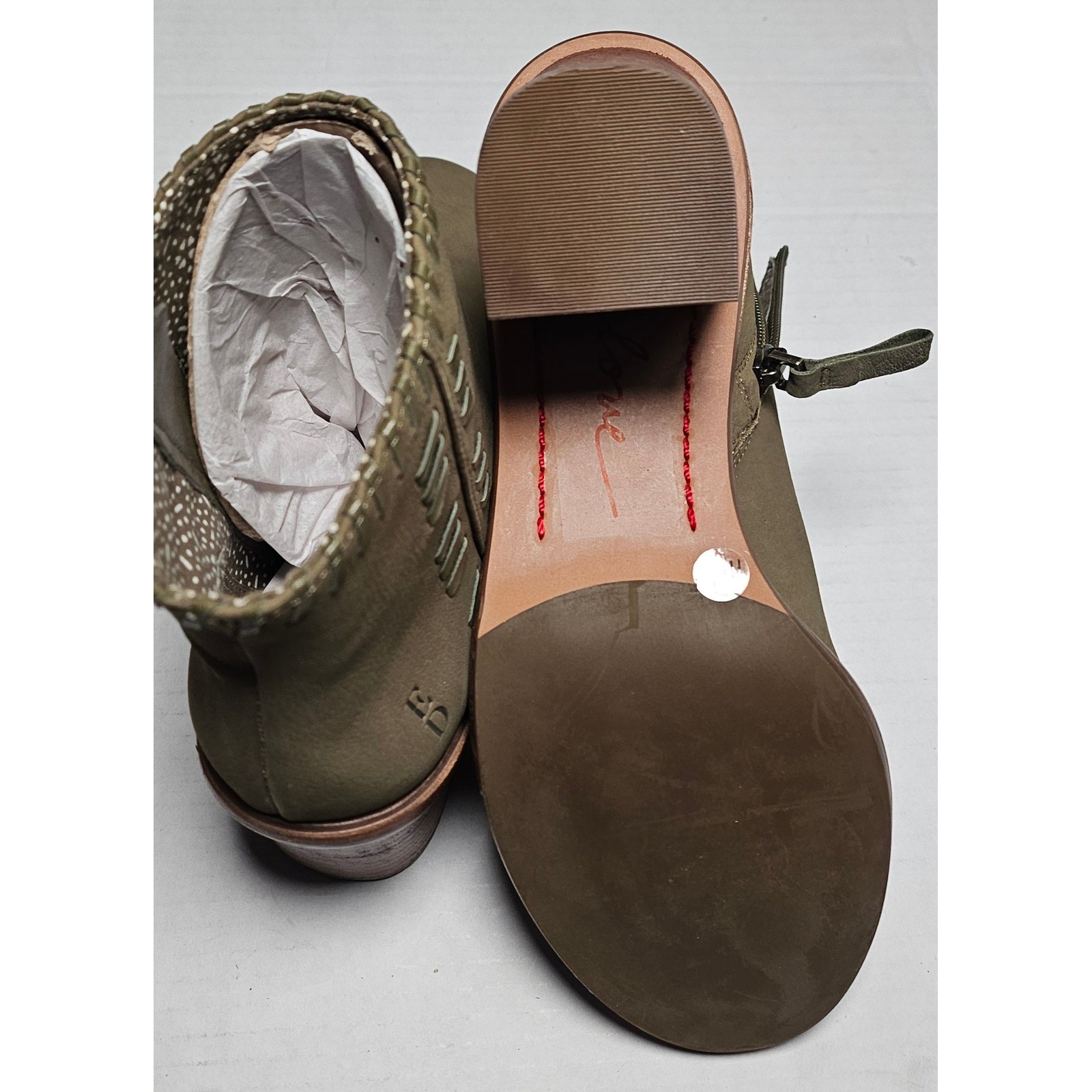 ED Ellen DeGeneres Susumu Tumbled Nubuck Chive Ankle Boots Women’s Size 7M