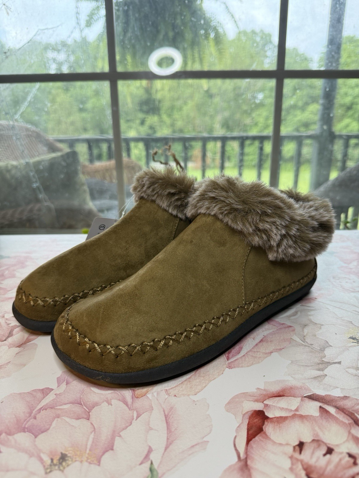 Magellan Outdoors Women’s Size 8 Brown Suede Faux Fur Lined Slip-On Slippers