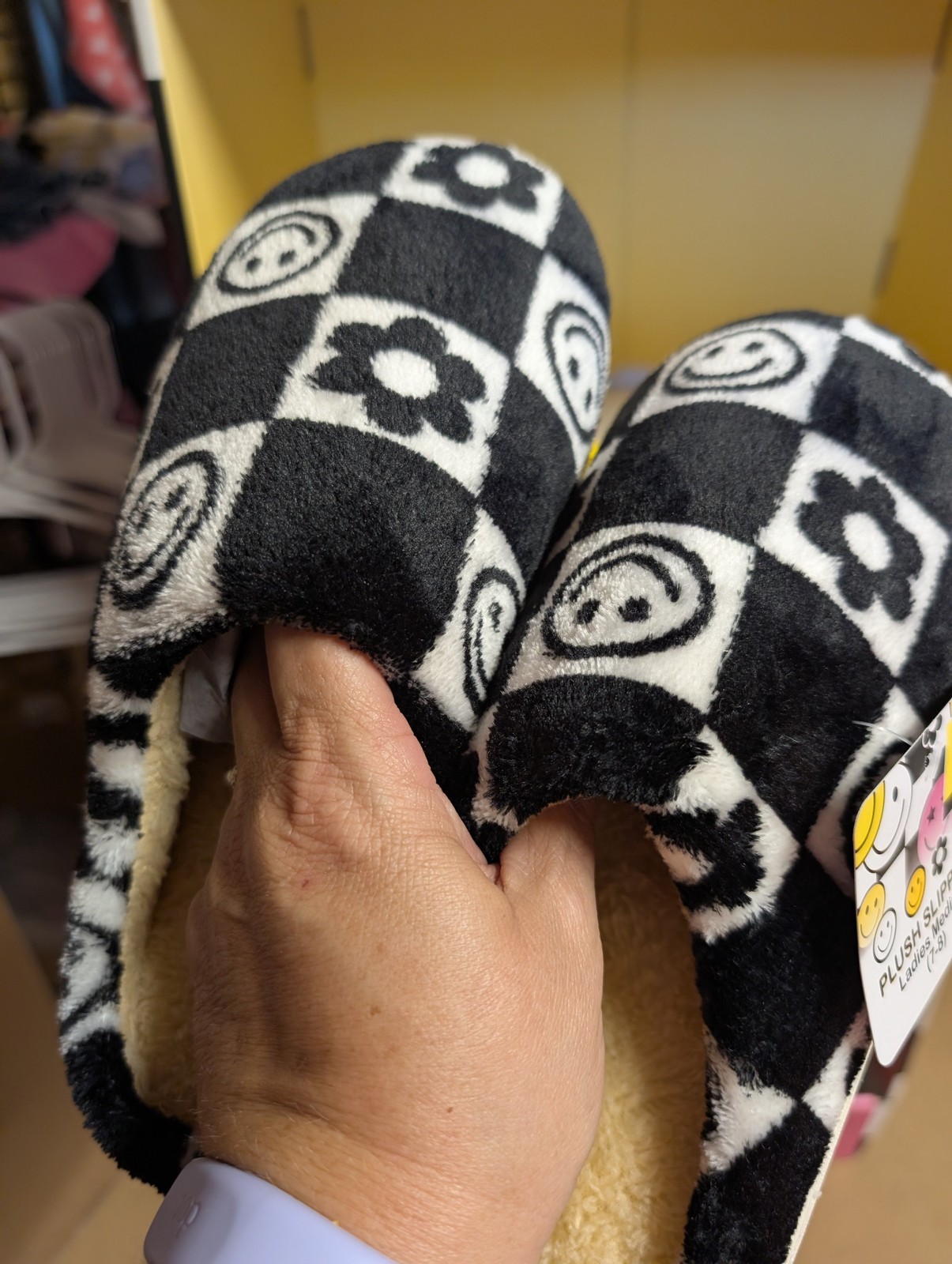 Plush Floral Slippers for Ladies Medium 7-8 Black
