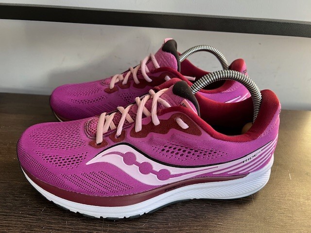 Saucony Women’s Ride 14 Running Shoe Razzle/Fairytale S10650-30 sz 41/9.5