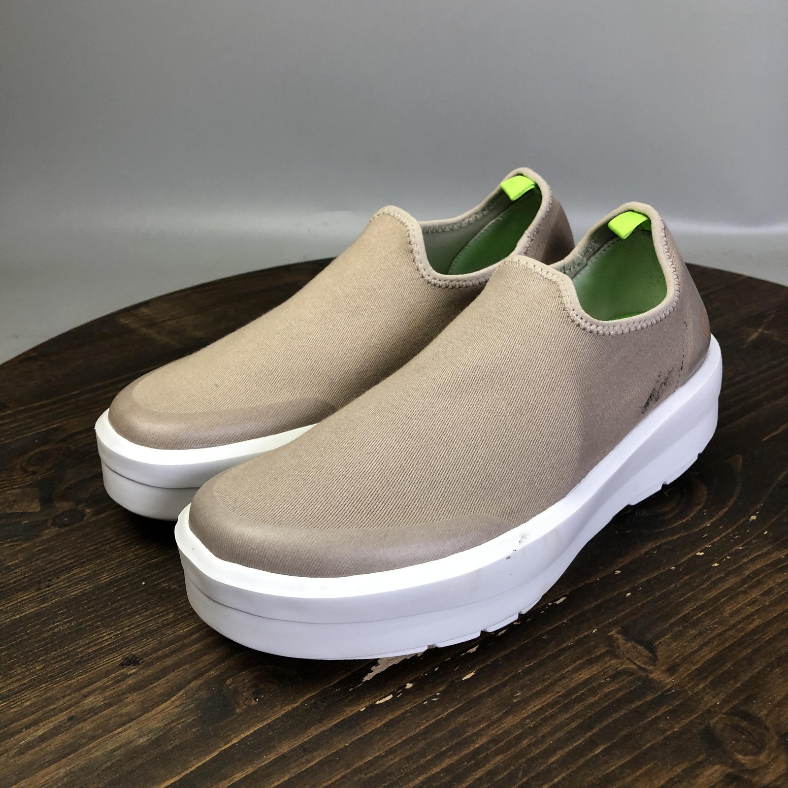OOFOS OOmg eeZee Low Shoes Womens Size 7 Beige Slip On Recovery Walking Sneakers