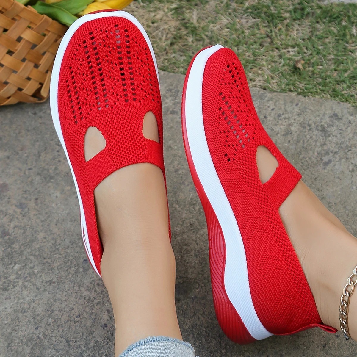 Women’s Casual Sneakers Lightweight Flat Walking Shoes for All Seasons Style