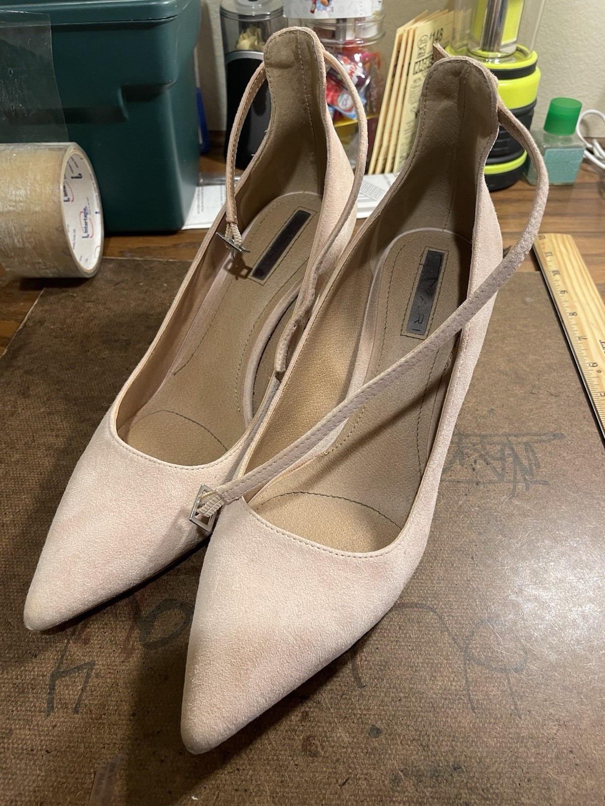 Tahari Nude Suede Heels Ankle Strap Pointed Toe Pumps Womens 8.5-9 Approx