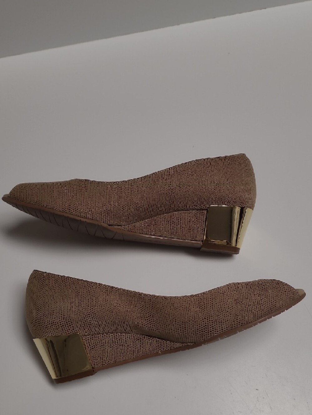 Vaneli Taupe Peep-Toe Wedge Heel Pumps – Size 7