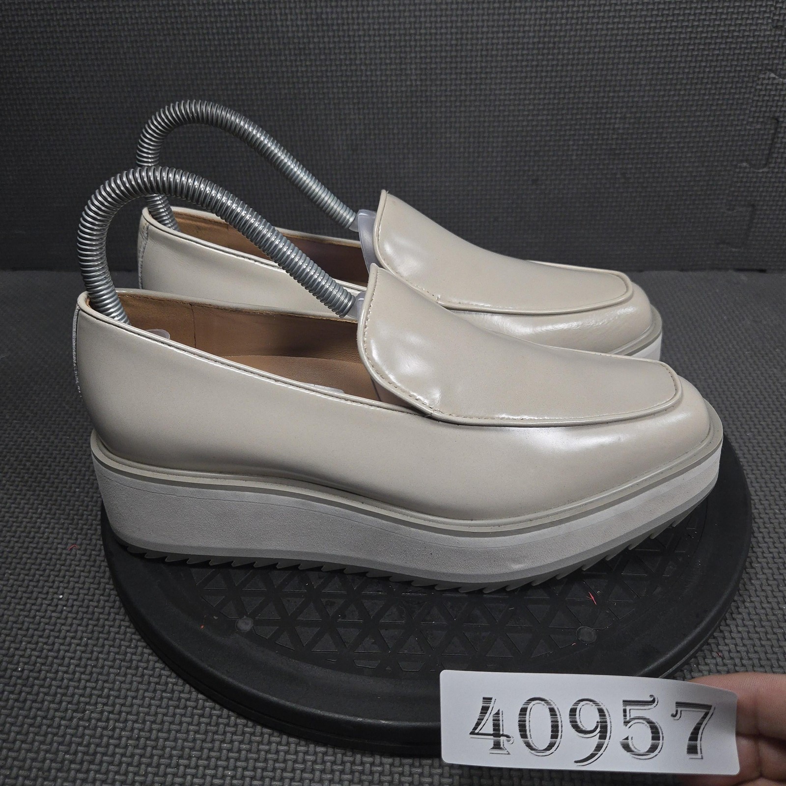 Johnston & Murphy Shoes Womens Size 6.5 Beige Platform Loafer Flats Slip On