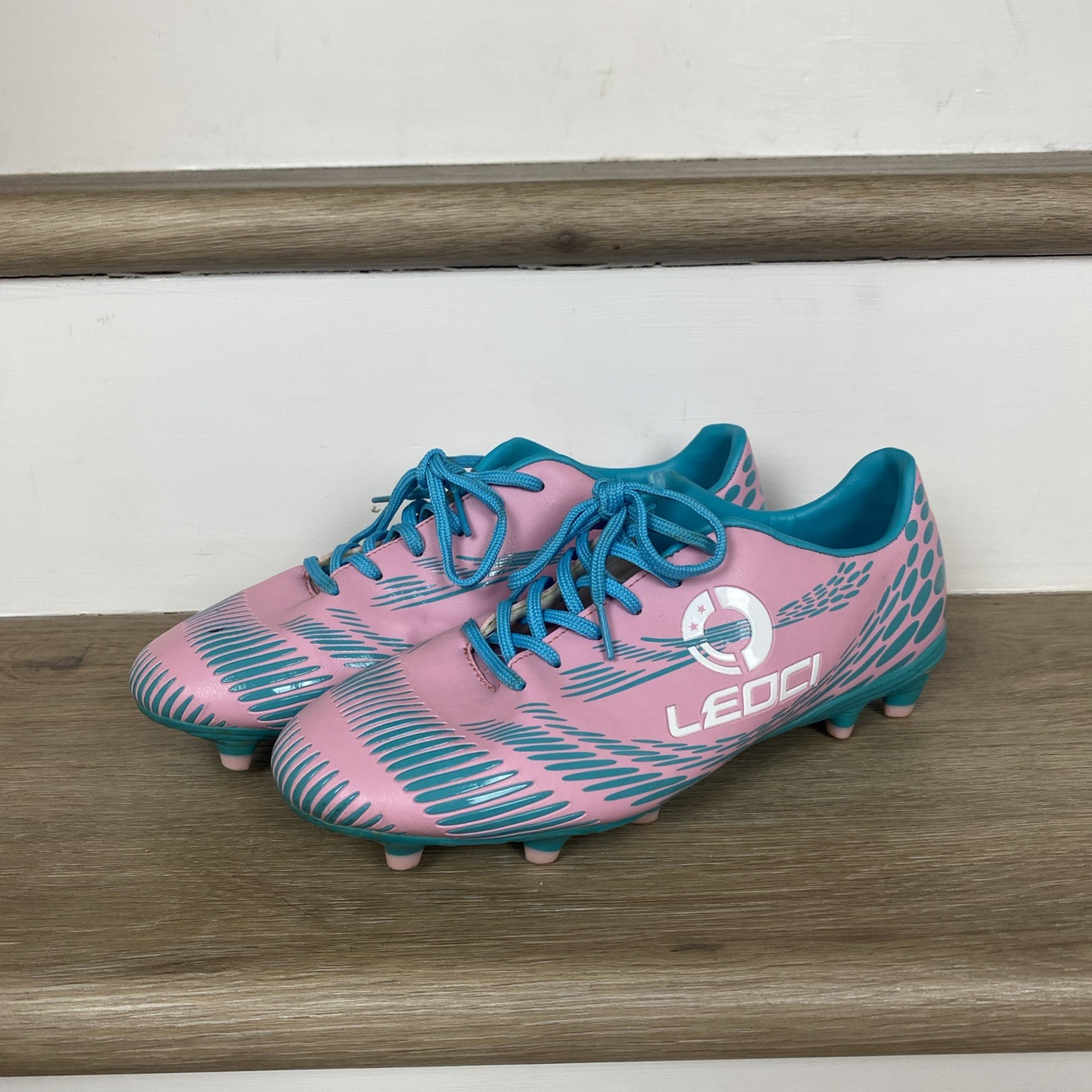 EUC Size 40 / Women’s 8.5-9 / Men’s 7 LEOCI Pink Blue Firm Ground Soccer Cleats