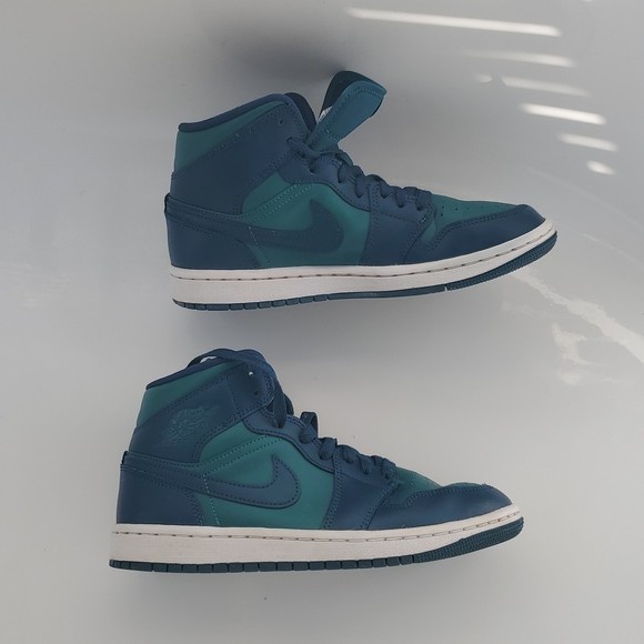 Nike Air Jordan 1 Mid Sky Teal/White/Sky French Blue Style Women Size 6.5 Men 4