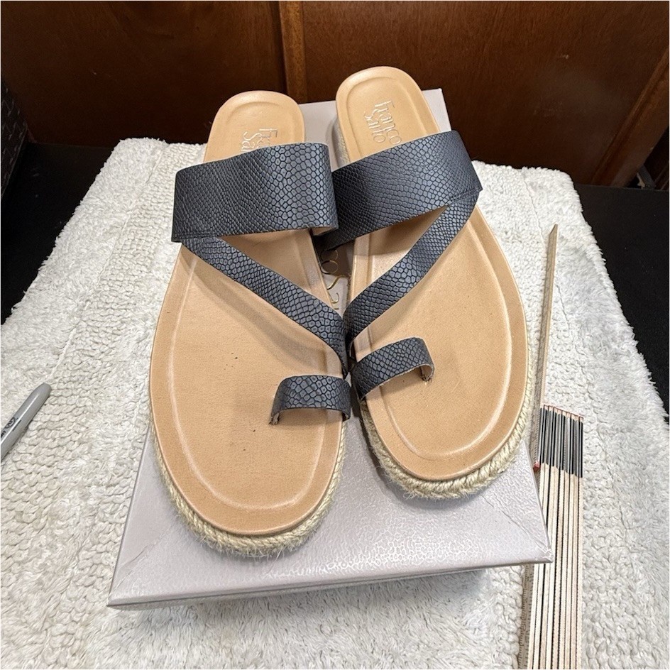 Franco sarto Black Strappy Slip-On Sandals Flat Casual Travel Women’s 9 M