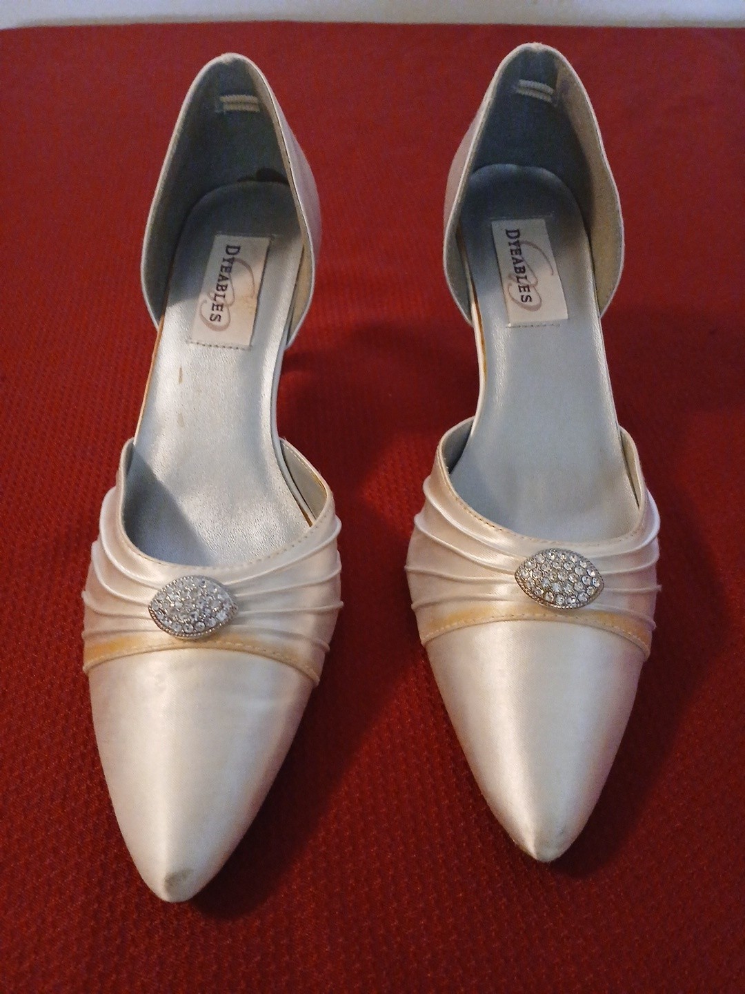 Dyeables Shanna White Satin Pumps Size 8B Wedding Bridal Dress Heels Rhinestone