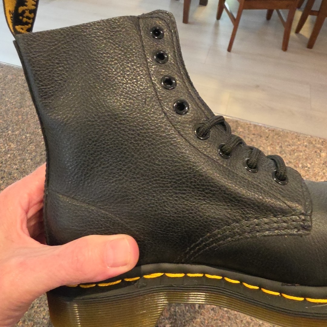 Dr. Martens Pascal 1460 Black Soft Pebbled Leather Boots Wmns Sz US 7 New Combat