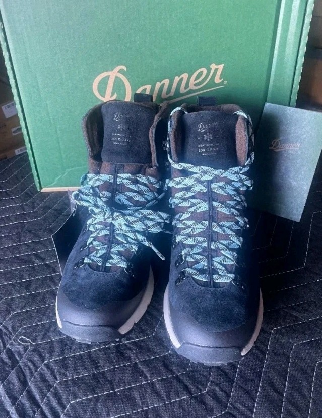 Danner Womens Arctic 600 Sidezip 7″ 200G Boots Black/Spark Blue Size 8