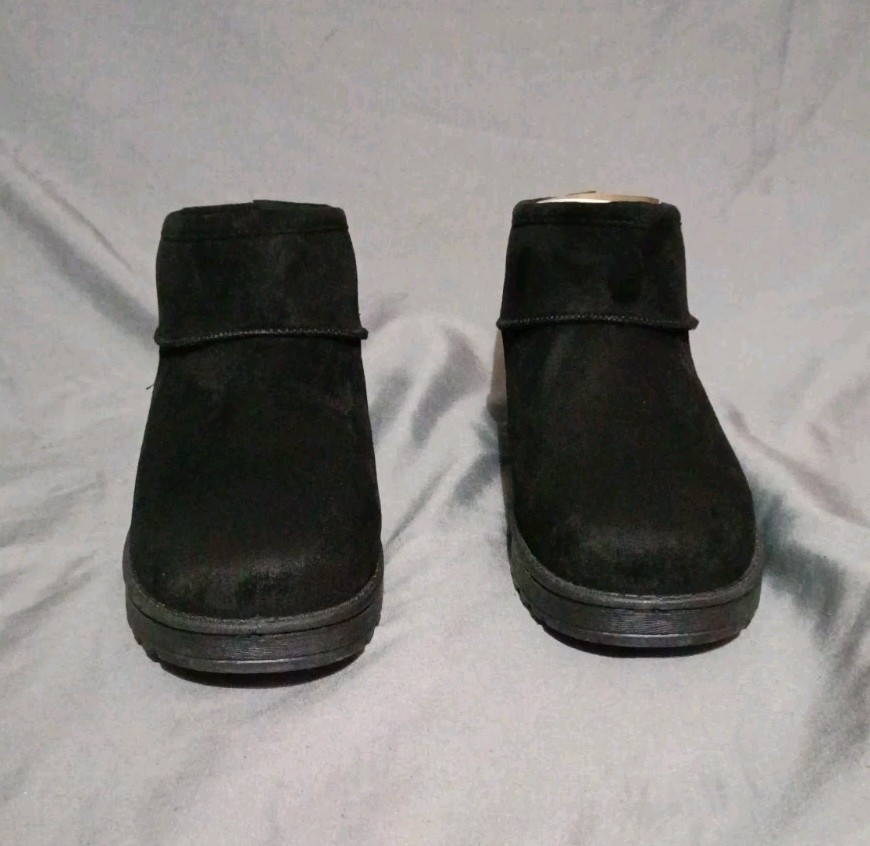 NEW – So Goods For Life Paulina Black Furry Boots – Womens 8.5M