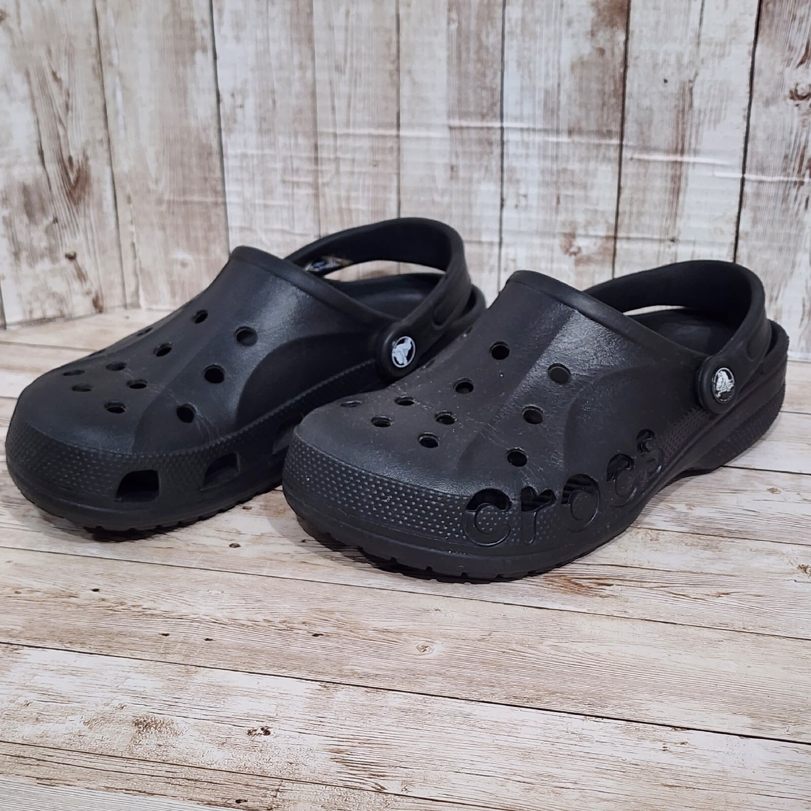 Crocs Unisex – Adult Baya Clog – Black – Size Women’s 7 – Men’s 5