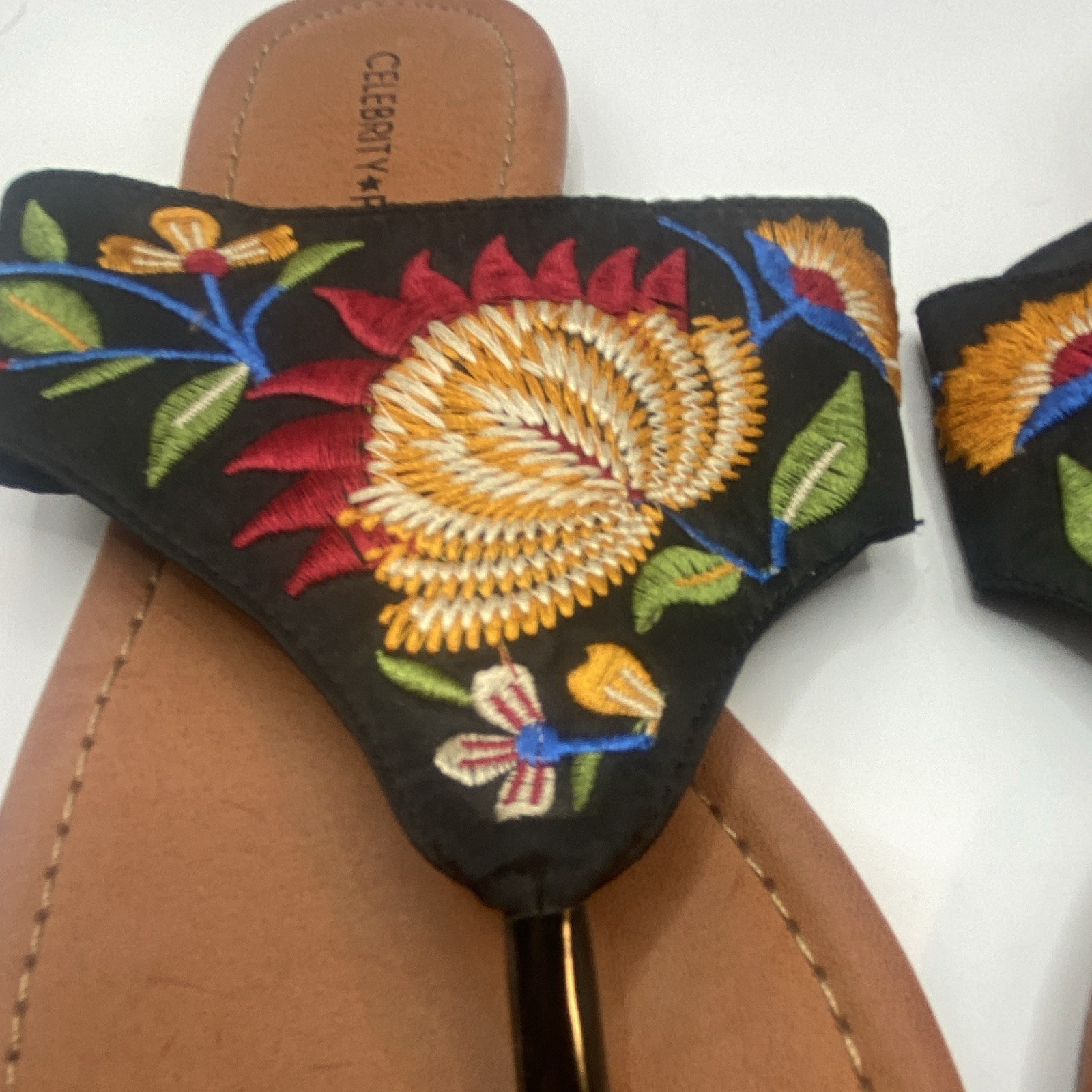 Celebrity Pink Women’s Black Embroidered Floral Leather Thong Sandals 6.5