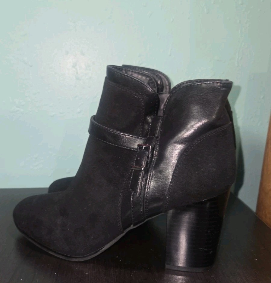 Kelly & Katie Divia Black Ankle Booties Block Heel Side Zip Size 9.5M