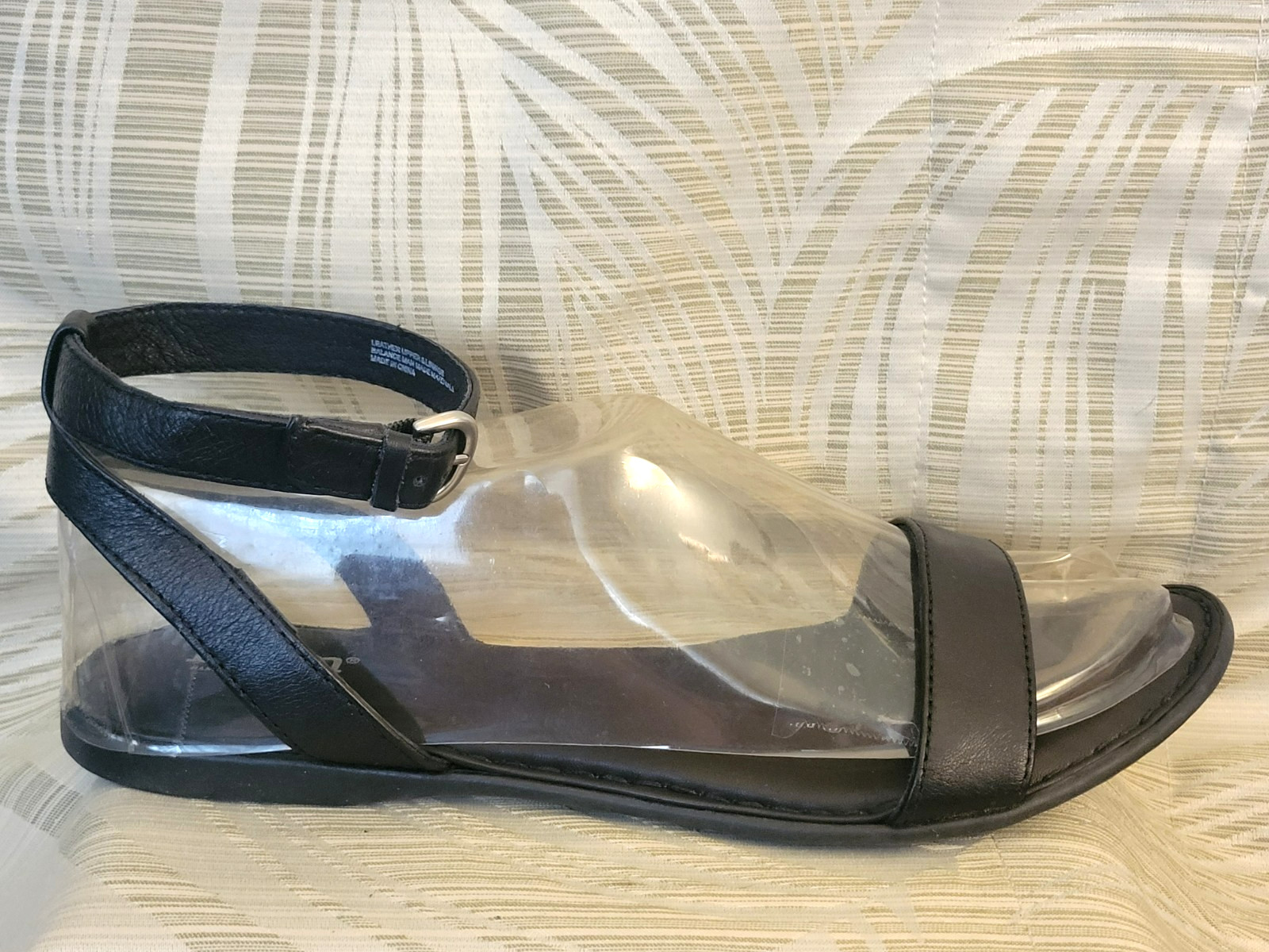 Born STEPHANE Womens Black Leather Ankle Strap Flat Sandals US 9M Comfort