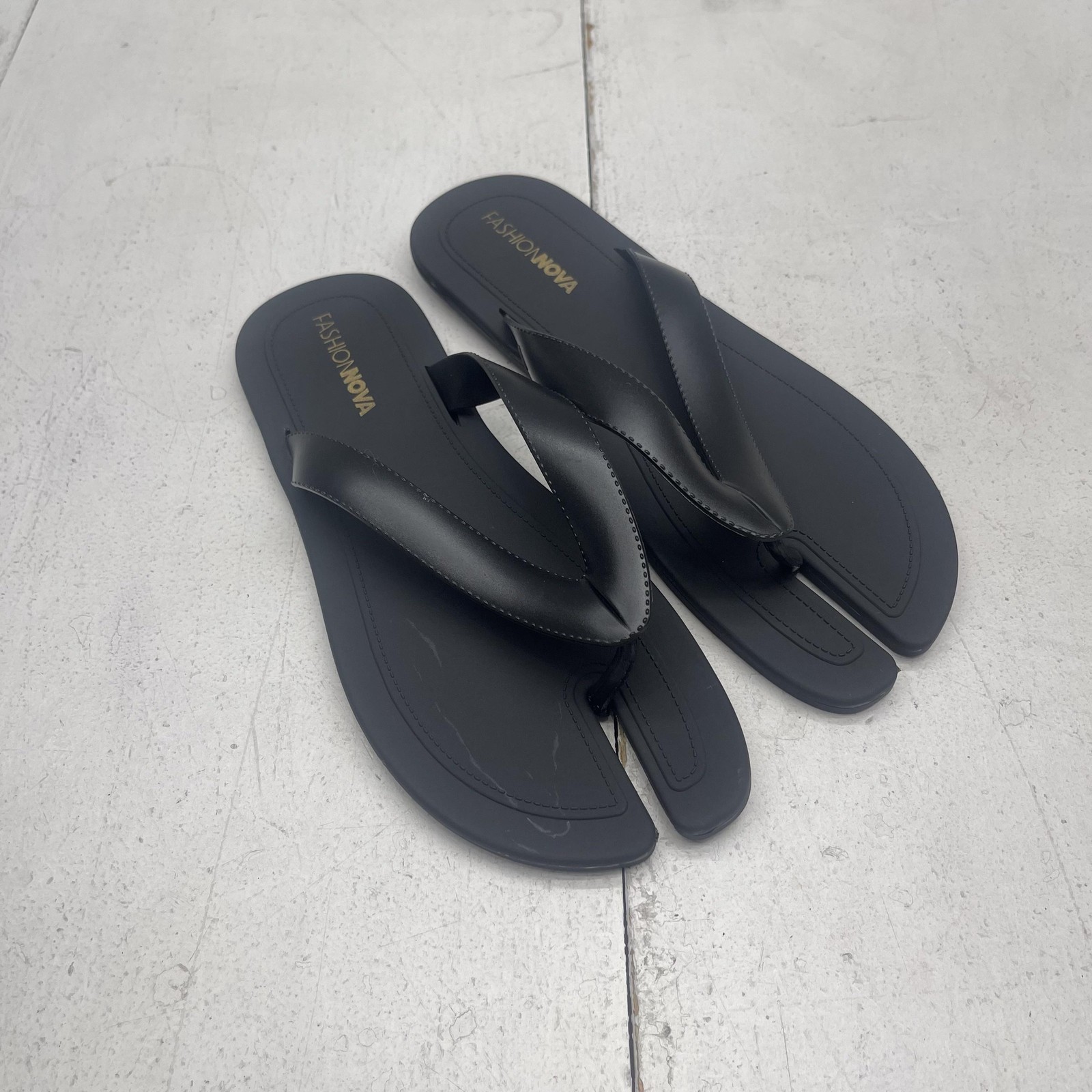 Fashion Nova Sandals Womens Size 10 Black Grounded Tabi Split Toe Flip Flops