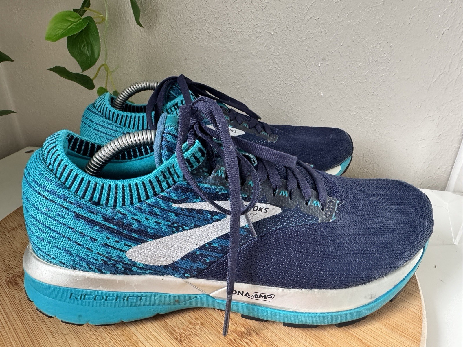 Brooks Ricochet Blue Running Shoes. Women’s 8 B