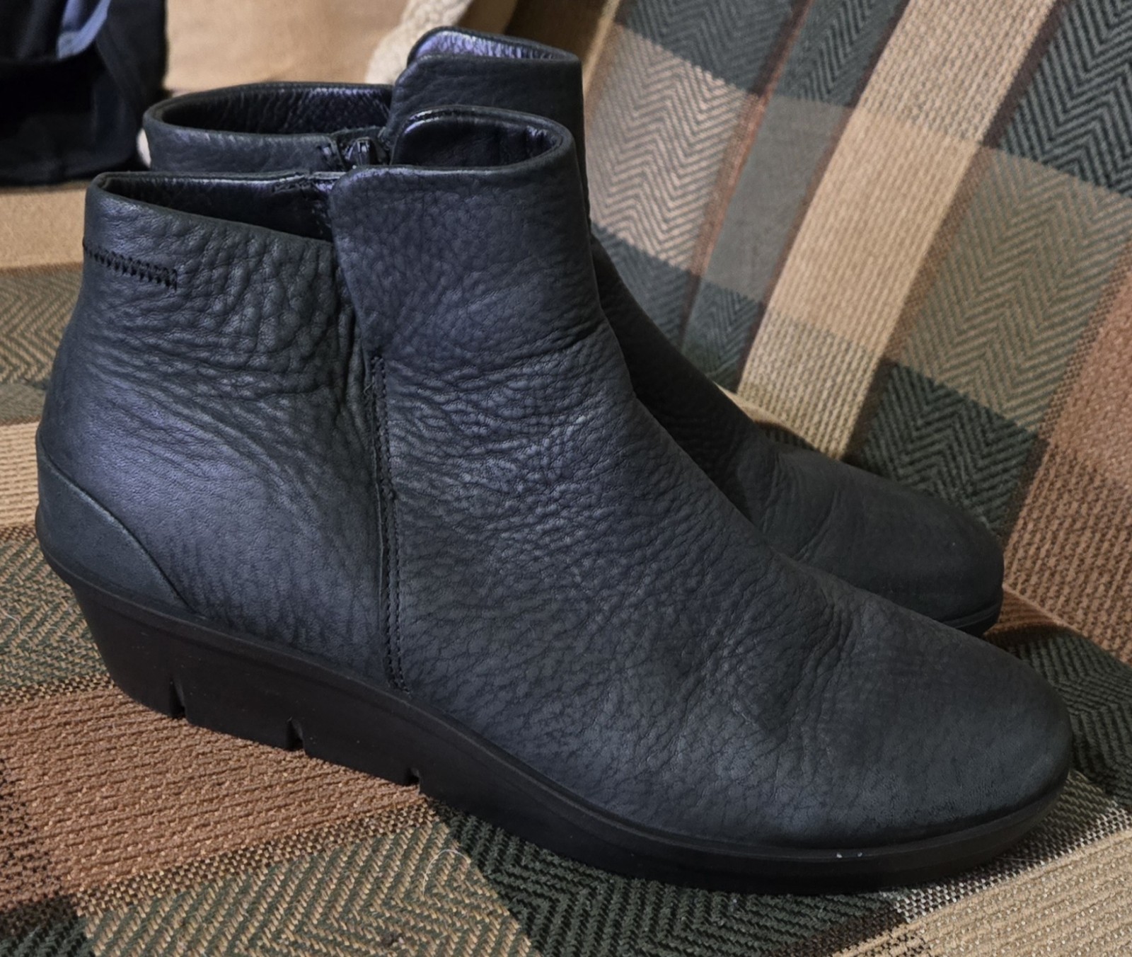 ECCO Women’s Nubuck Wedge Ankle Booties EU 39 US 8 Black Zip UNWORN