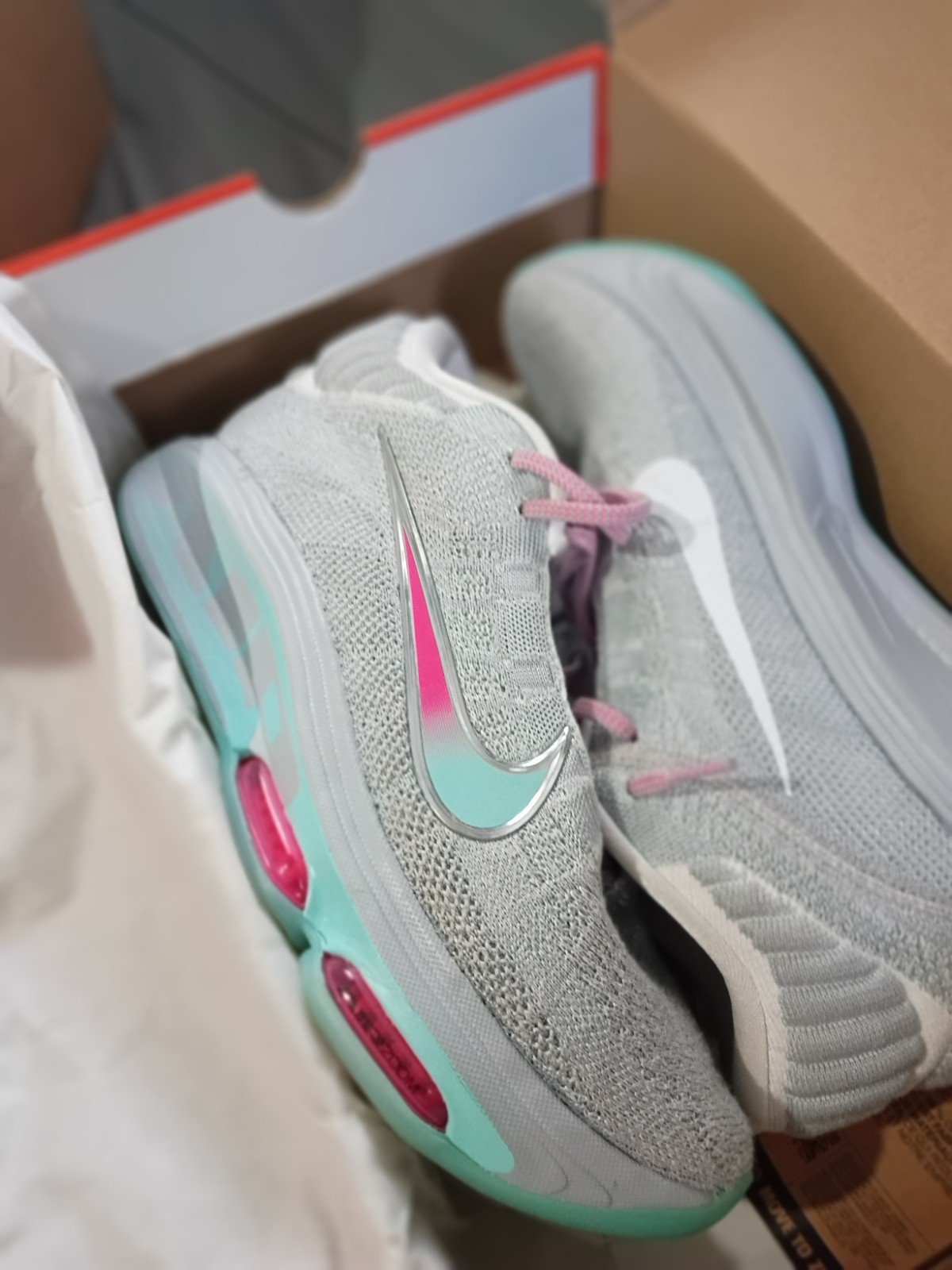 Nike Hustle GT3 Knit Low Top Sneakers Gray Pink Laces Mint Sole New Box