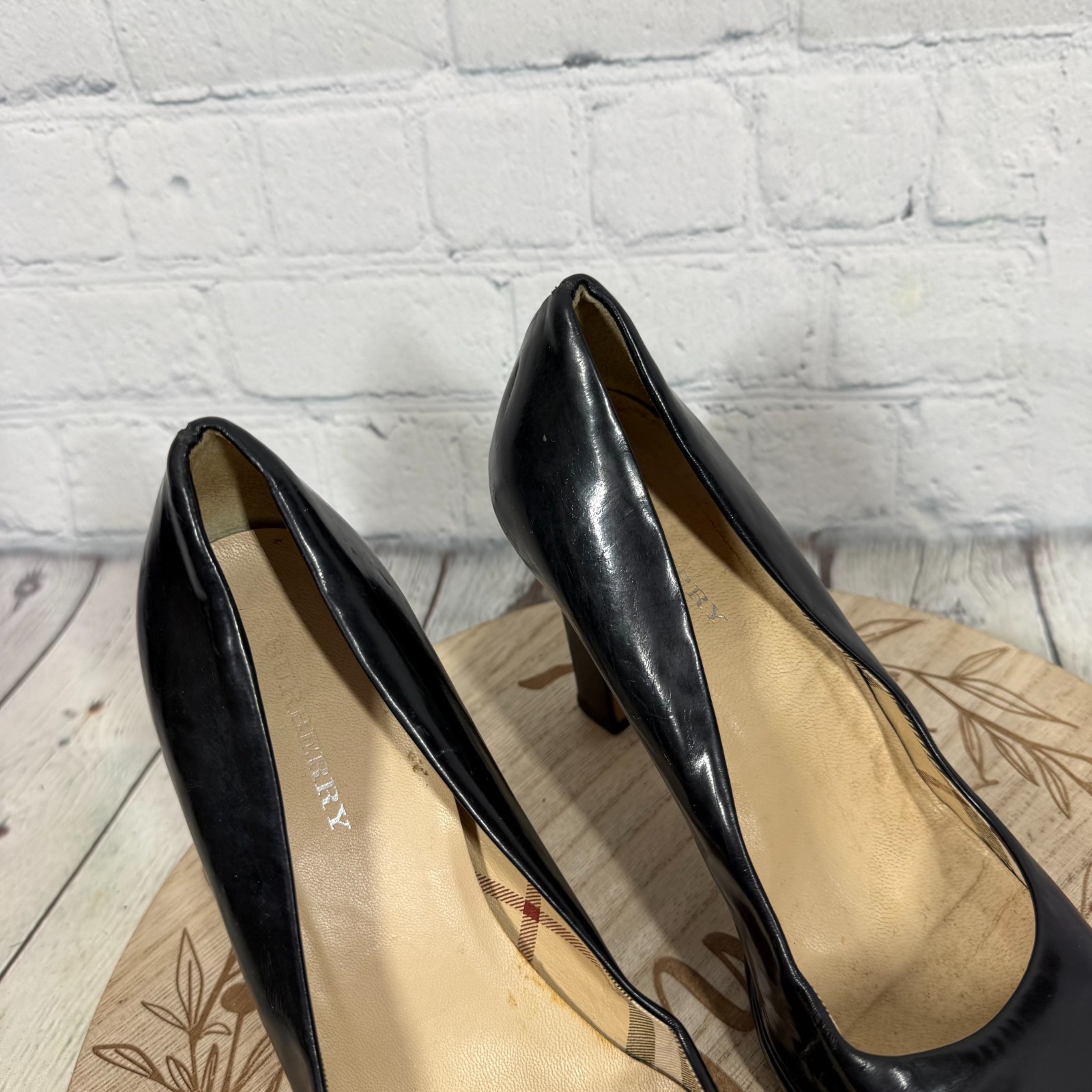 Burberry Black Patent Leather Pumps Heels Women’s US 7.5 Nova Check Lined Italy
