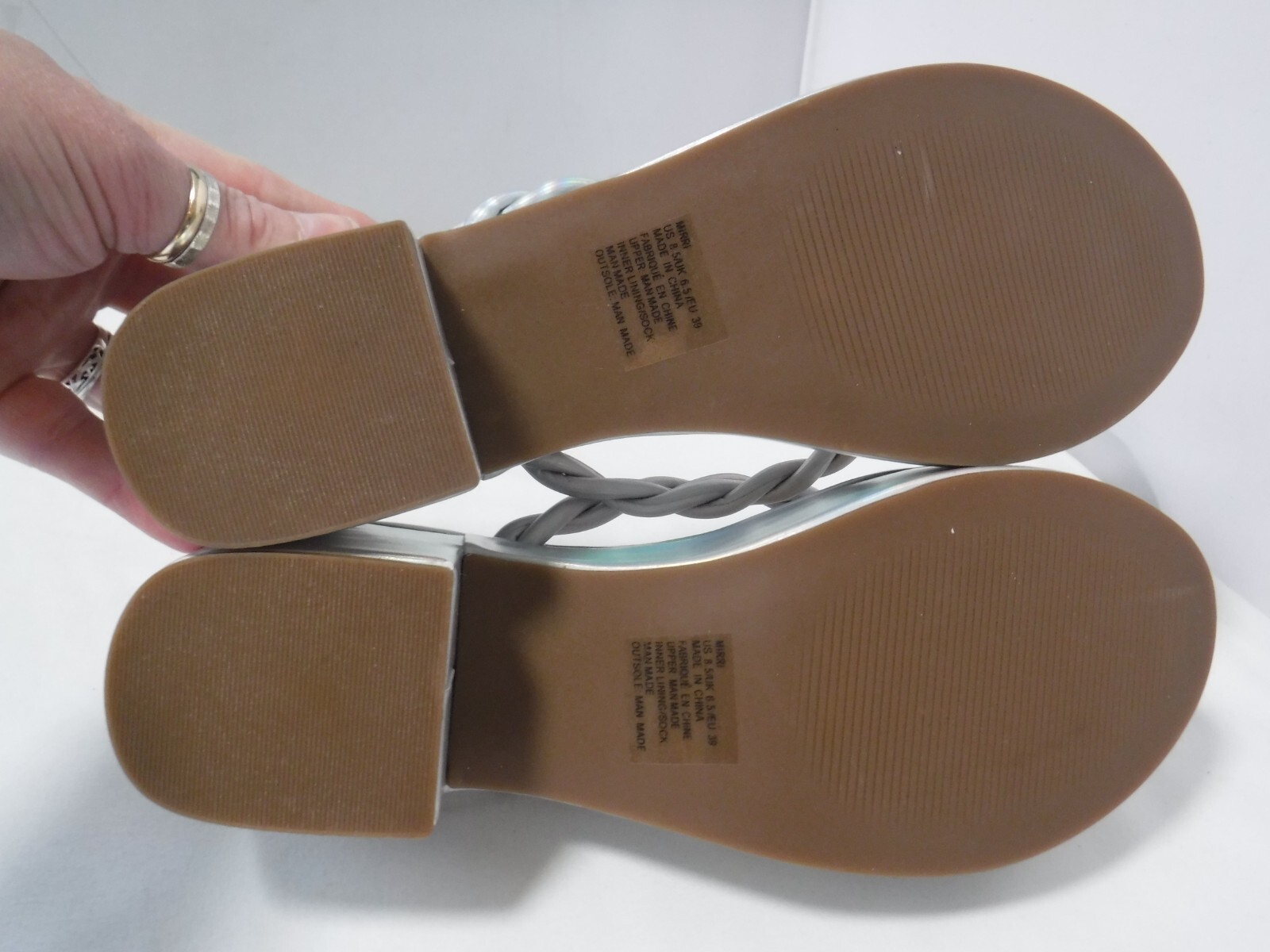 PF3 Women’s NWOB Shoedazzle MIRRI White Iridescent Thong Chunky Platform Sandals