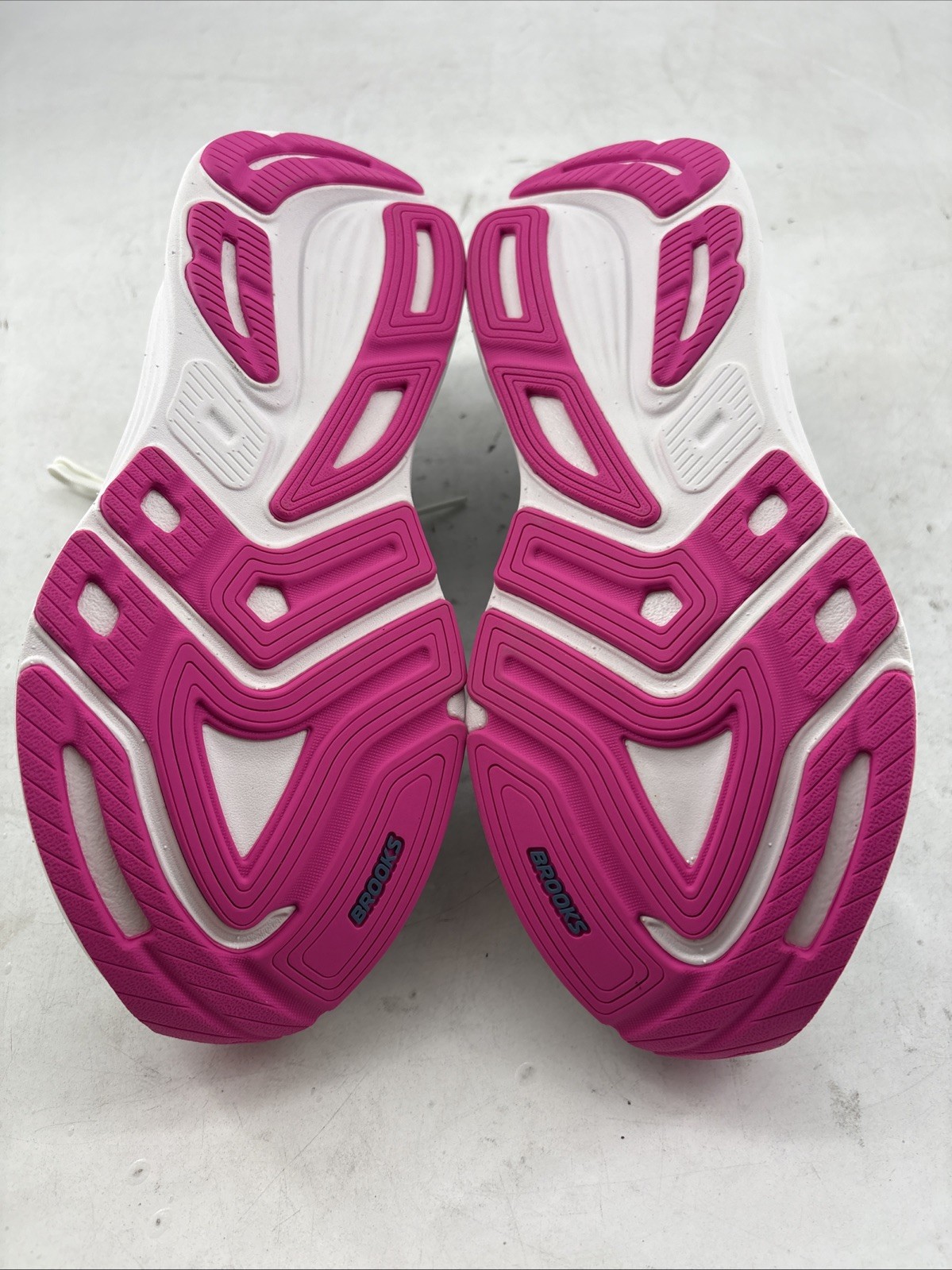 Brooks Revel 8 120456 1B 132 White Moonlight Pink Shoes Women’s Size 8 (A521)
