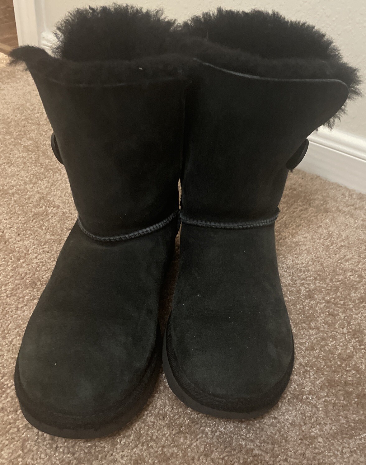 UGG Australia Bailey Button Black Leather Women’s Boots Size 7 S/N 5803