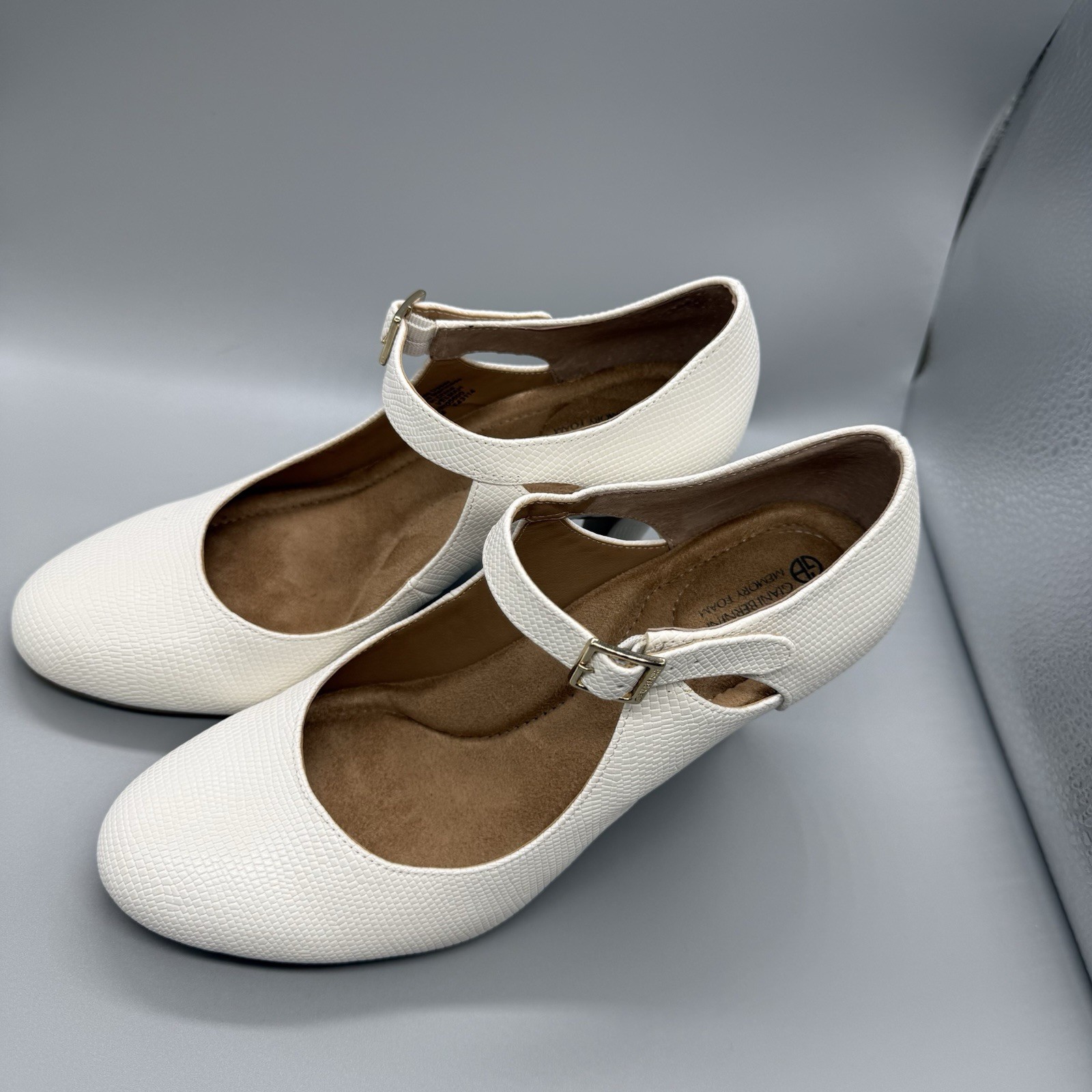 Giani Bernini Retro Style White Mary Jane Textured Heels Size 7.5 M