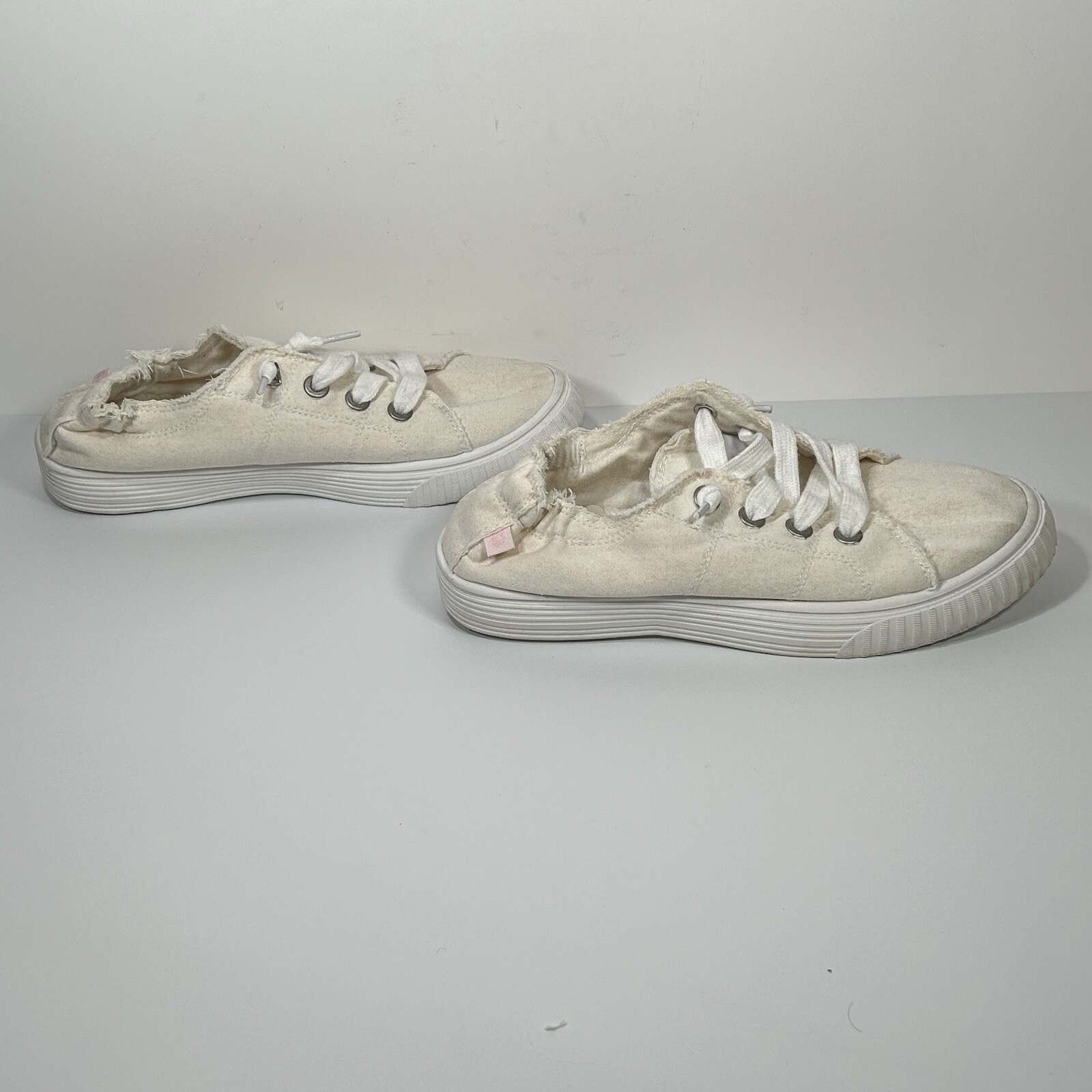 Tommy Bahama Sneaker Shoes Womens 8.5 Slip-On No Tie Cream Off White