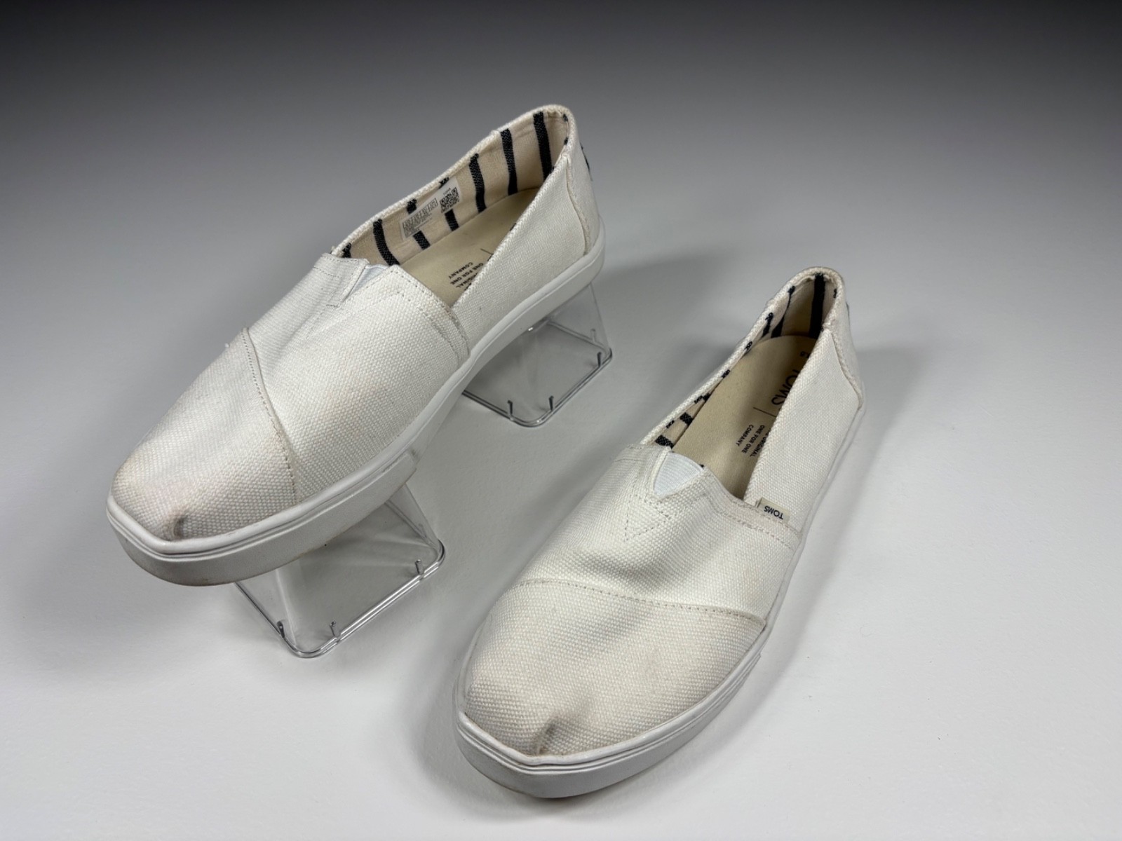 TOMS Flats Women 8.5 White Canvas Boat Shoes Casual Coastal Travel Comfort