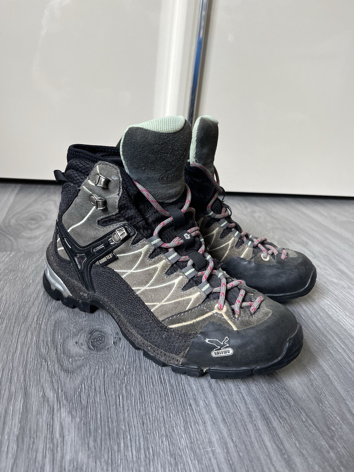 Salewa TRAINER MID GTX Розмір EU38 1/2 insole 24.5 cm ,US 7 1/2 ,UK 5 1/2