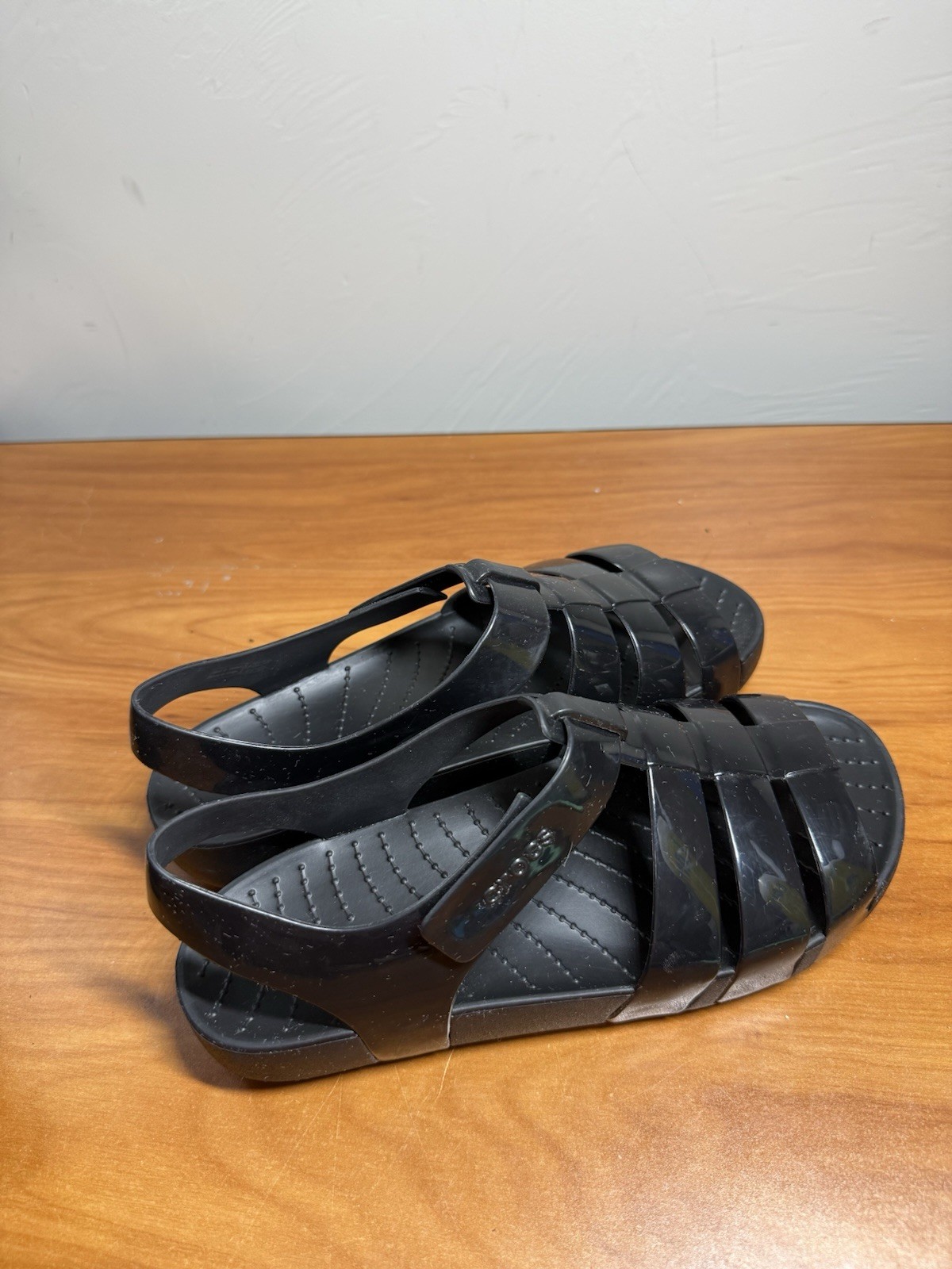 CROCS Splash Glossy Fisherman Womens J5/W7 Black Slingback Open Toe Sandals