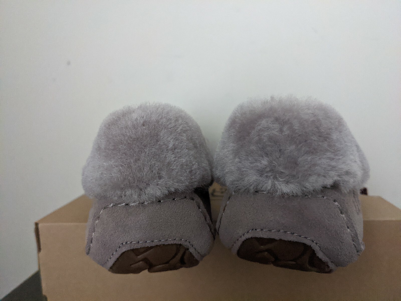 Ugg Australia Womens Dakota Spill Seam moccasin Size 8 NIB