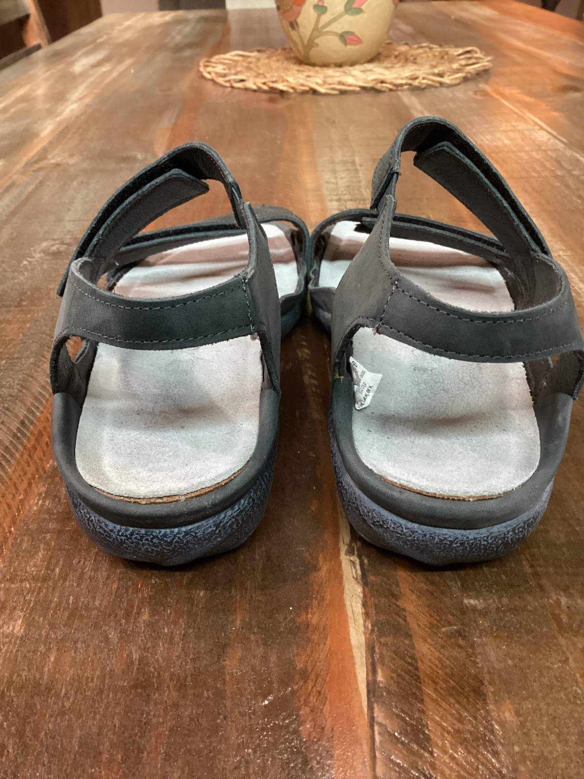 New Naot Women’s Whetu gray nubuck leather strappy sandals flats sz 39/8.5-9
