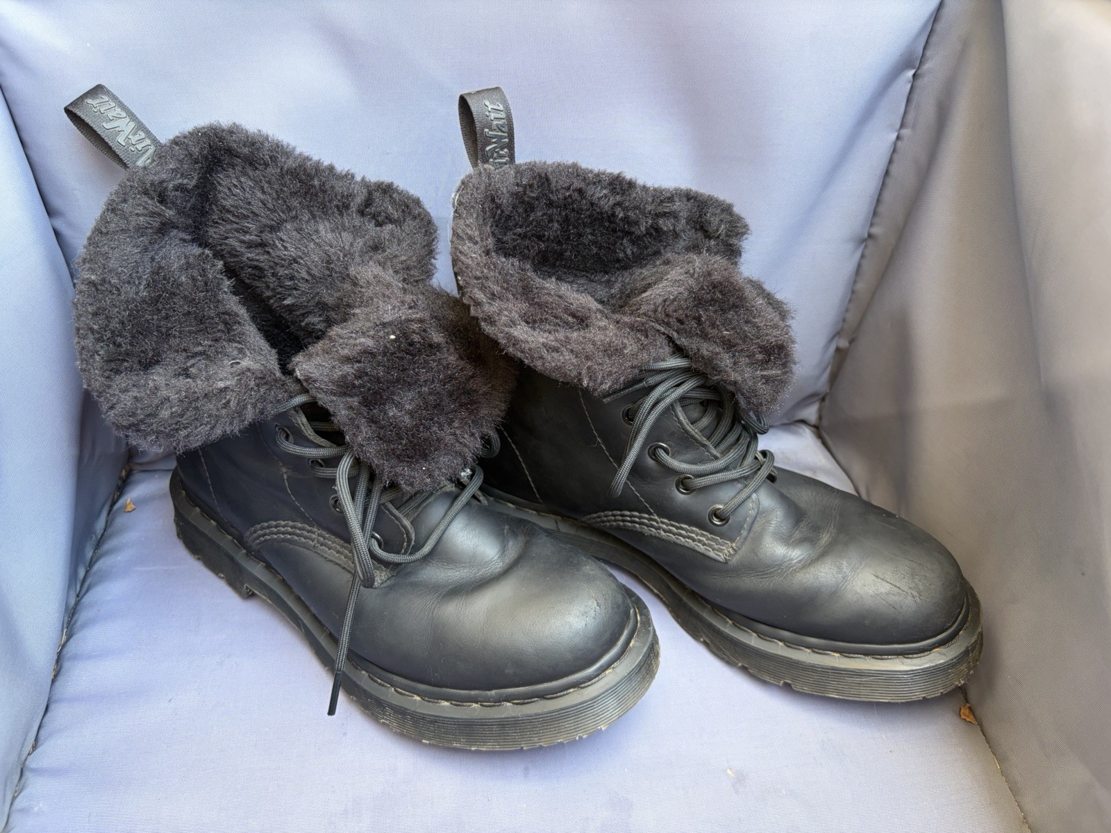 Dr. Martens Combat Ankle Boots Black Leather Lace-Up Faux Fur Lined Sz 9