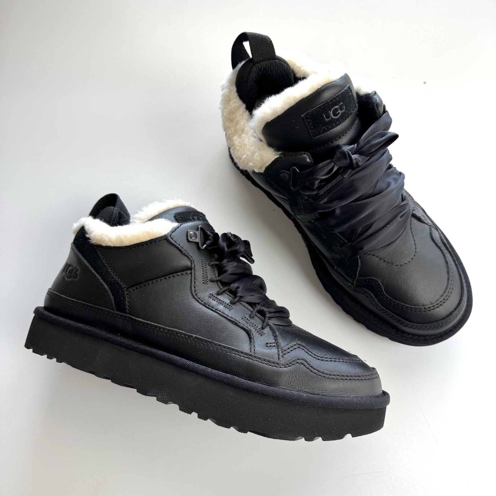 UGG Lowmel Premium Black Leather Lace up Sneakers Sherpa Lined Women’s Sz 9 New