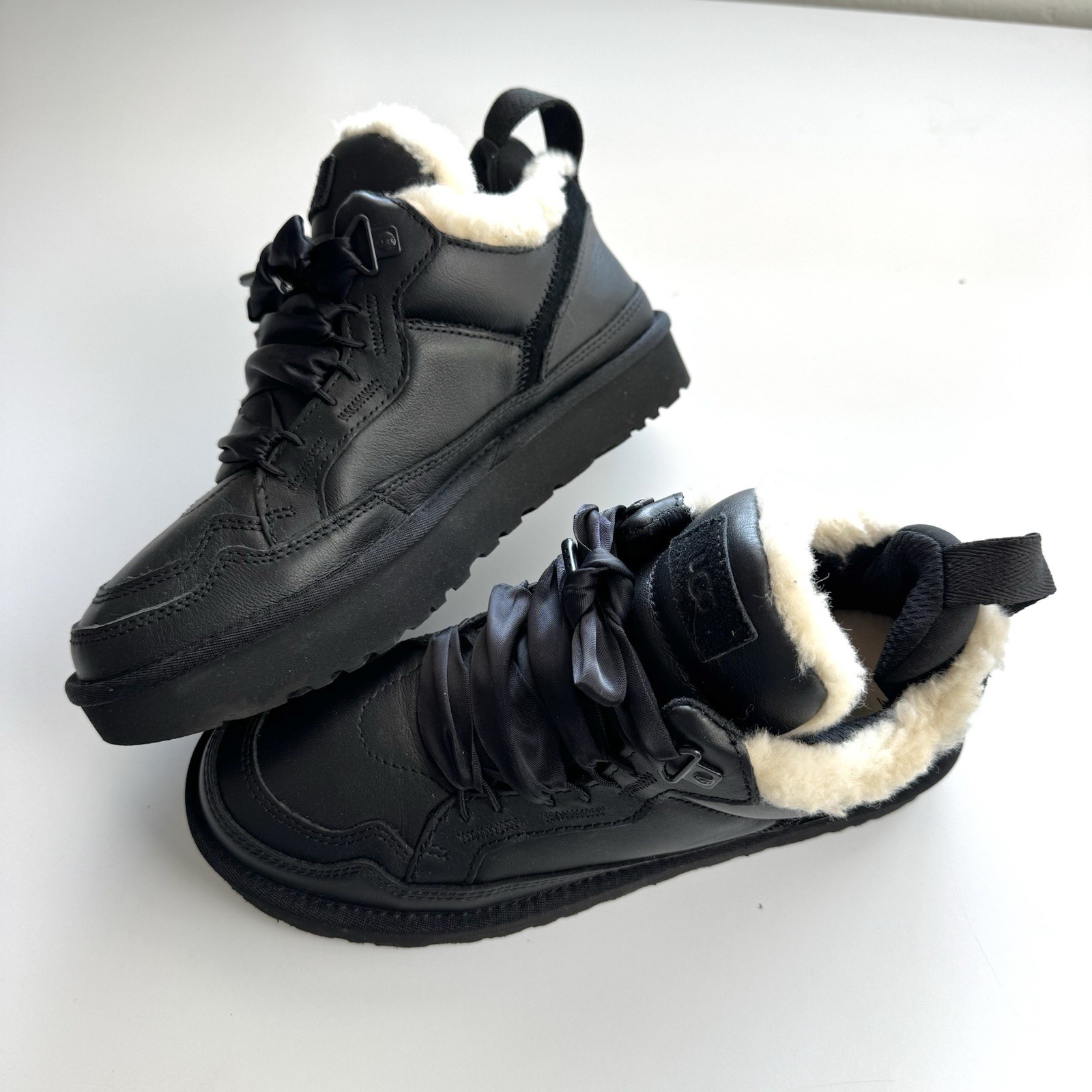 UGG Lowmel Premium Black Leather Lace up Sneakers Sherpa Lined Women’s Sz 9 New
